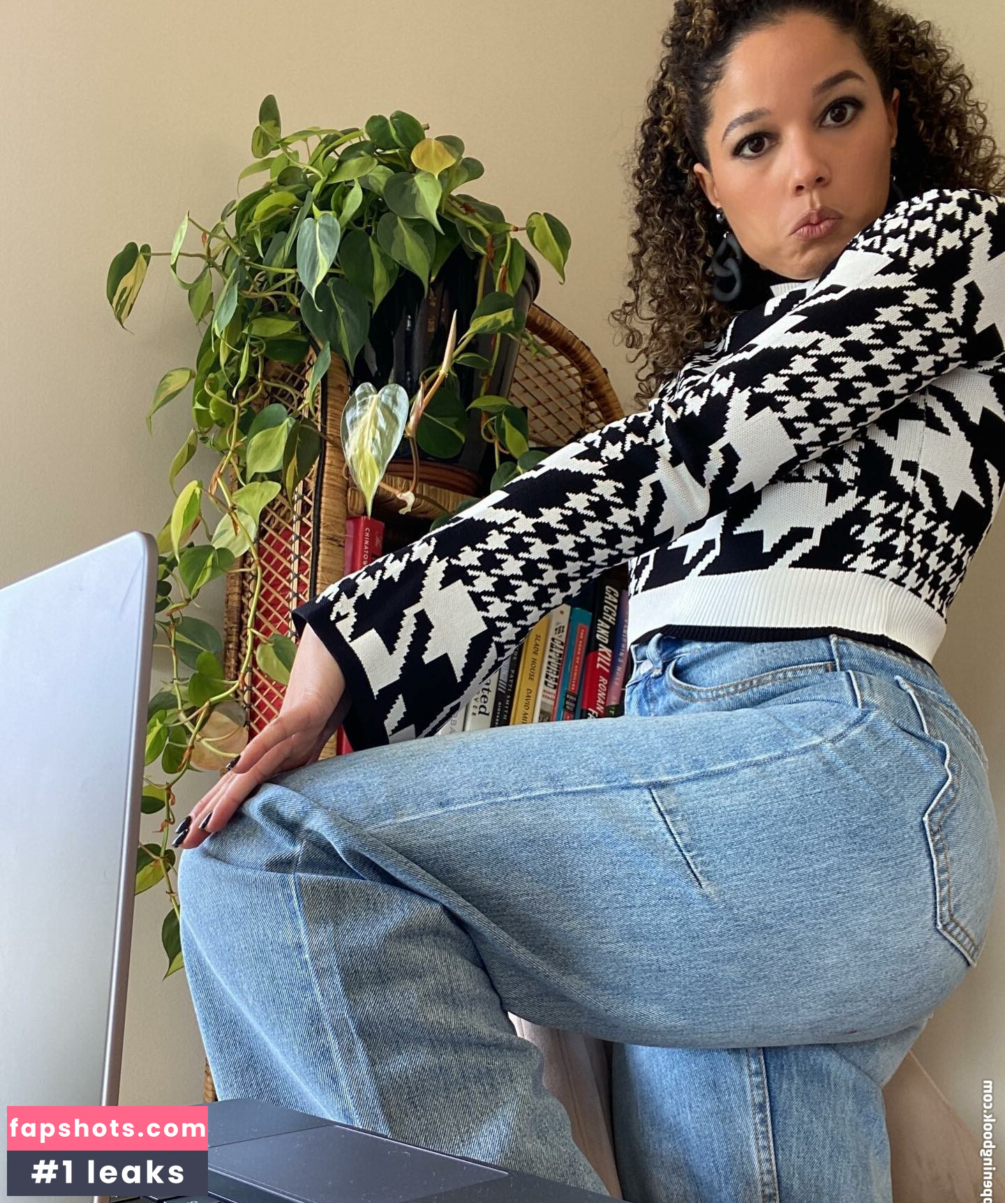 Alisha Wainwright gallery photo #26