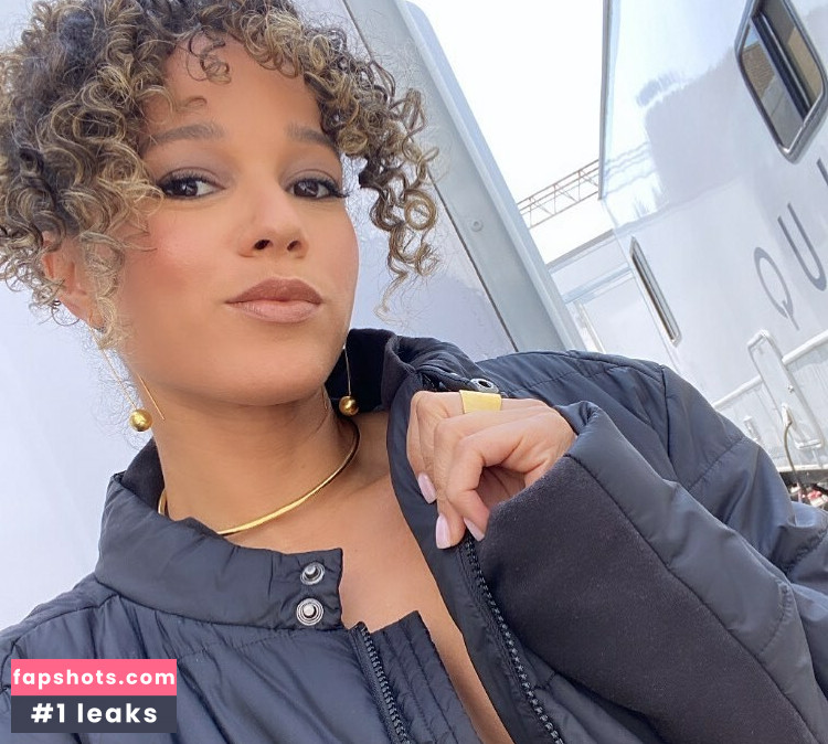 Alisha Wainwright gallery photo #32