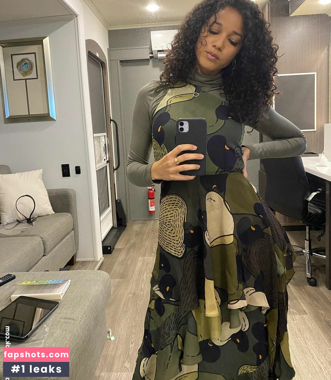 Alisha Wainwright gallery photo #34