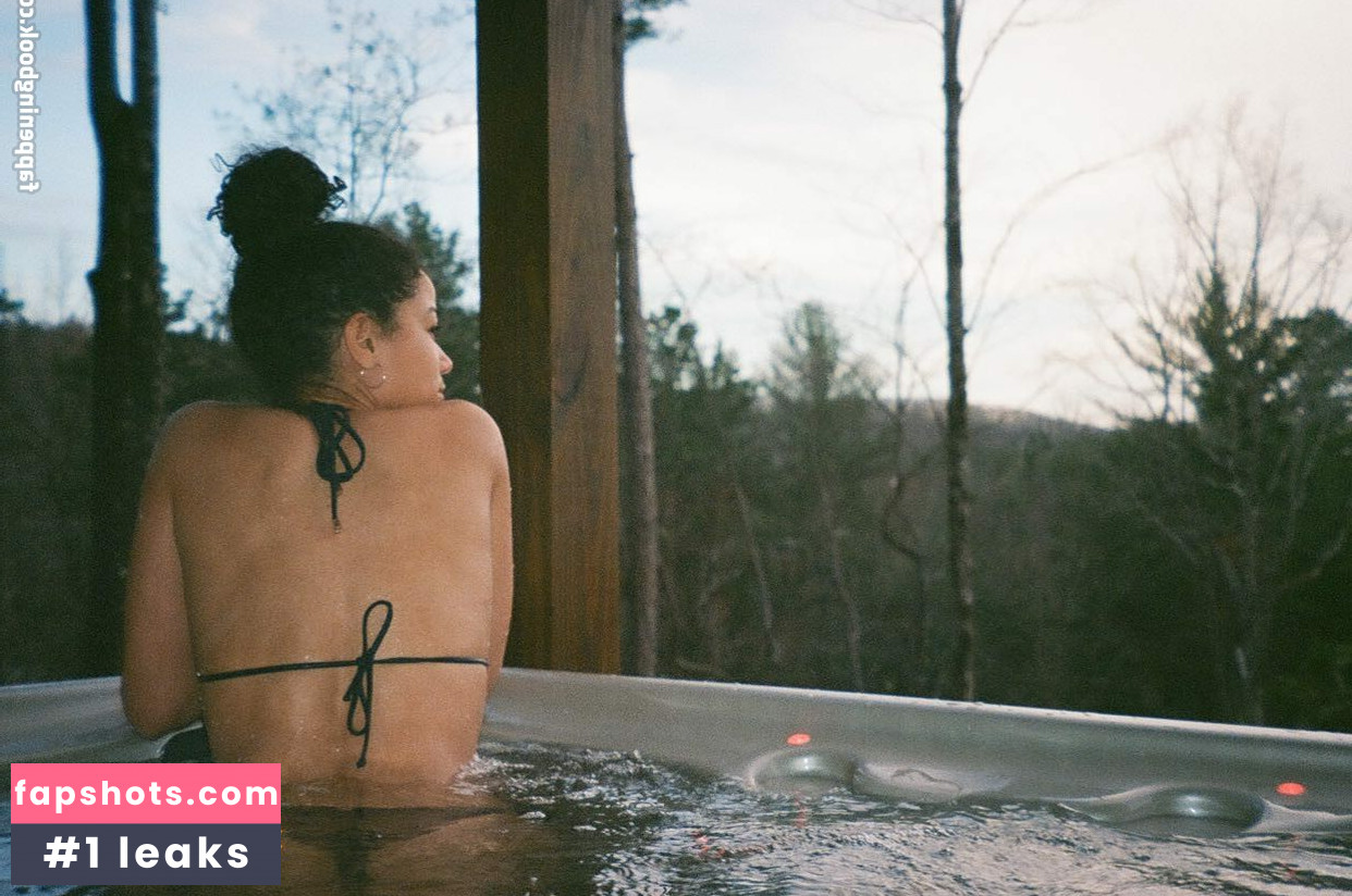 Alisha Wainwright gallery photo #40