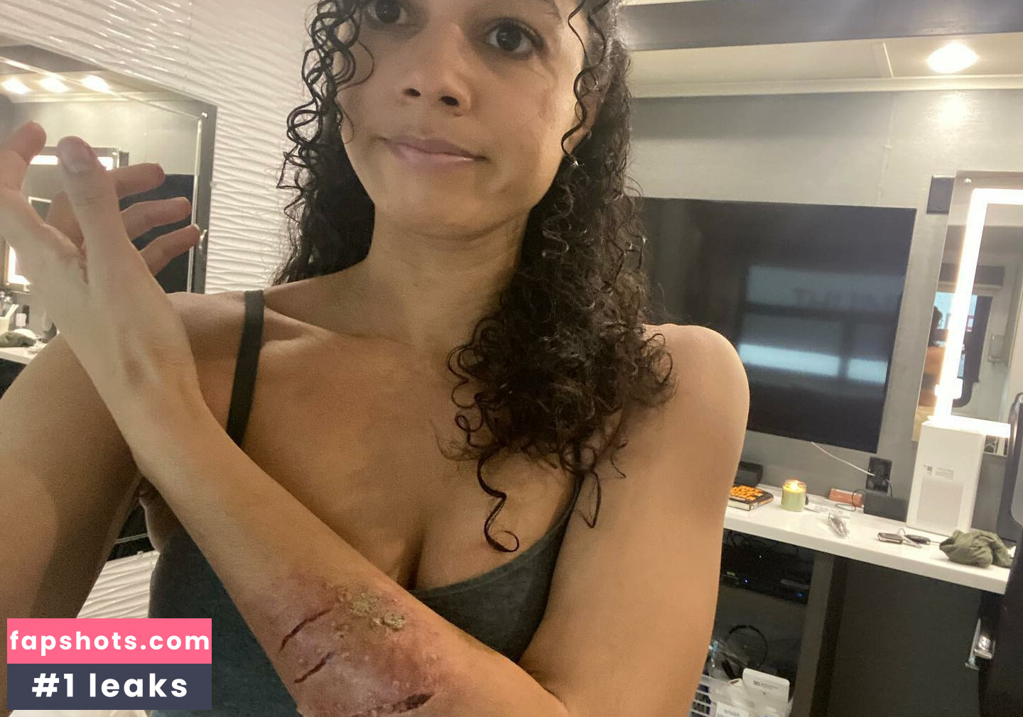 Alisha Wainwright gallery photo #50