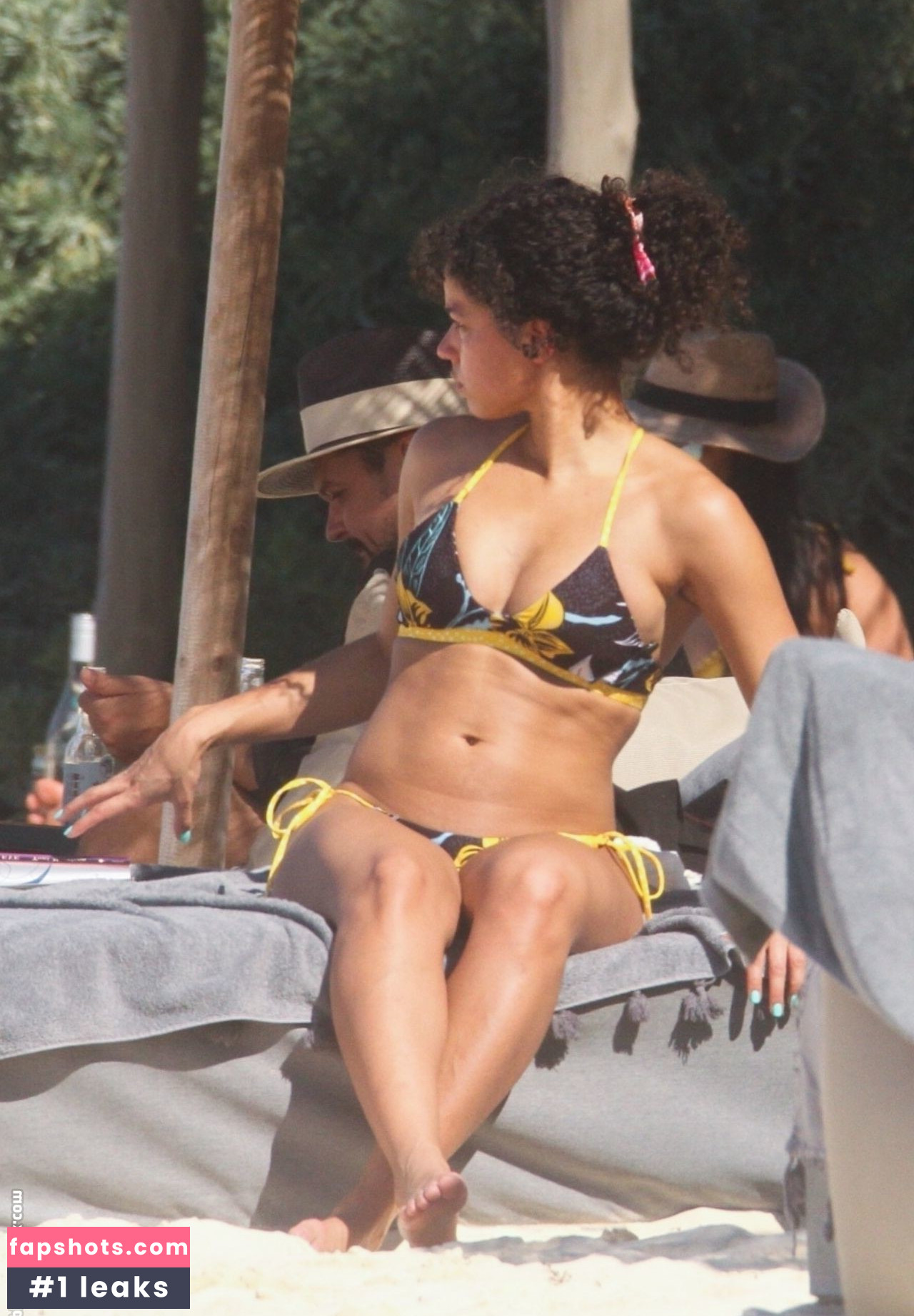 Alisha Wainwright gallery photo #96