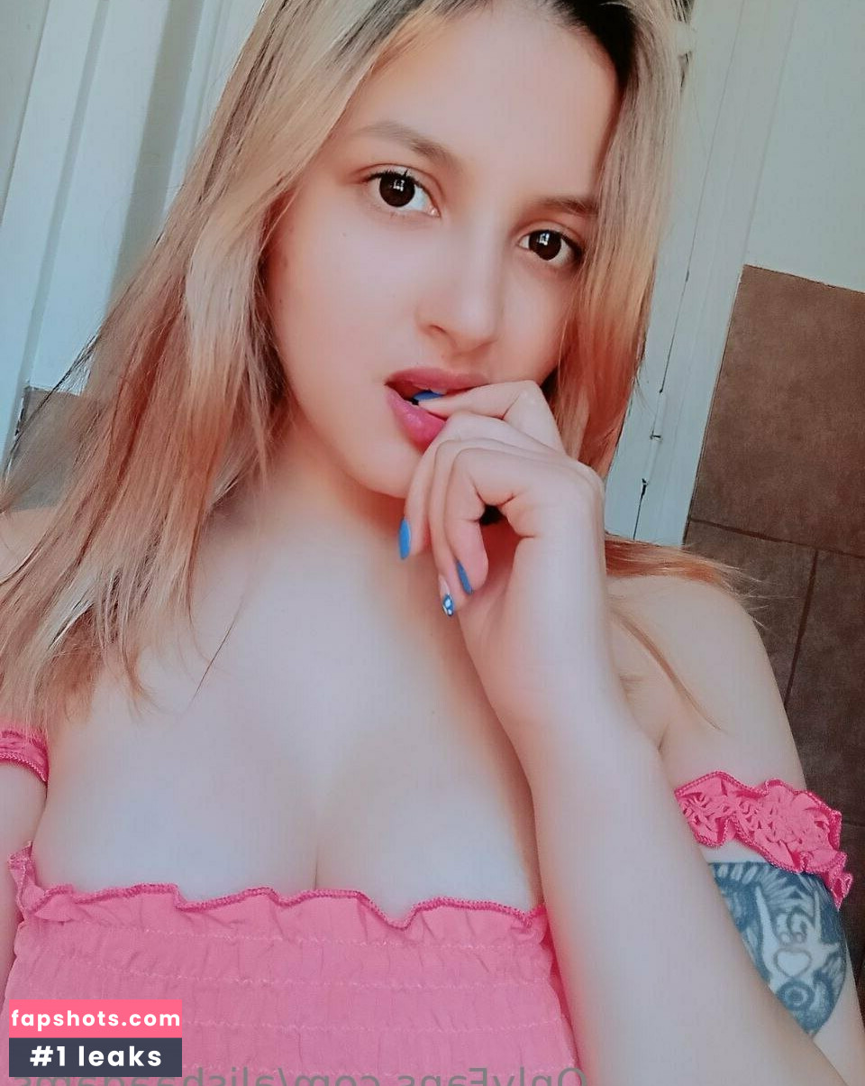 alishaadams nude babe gallery