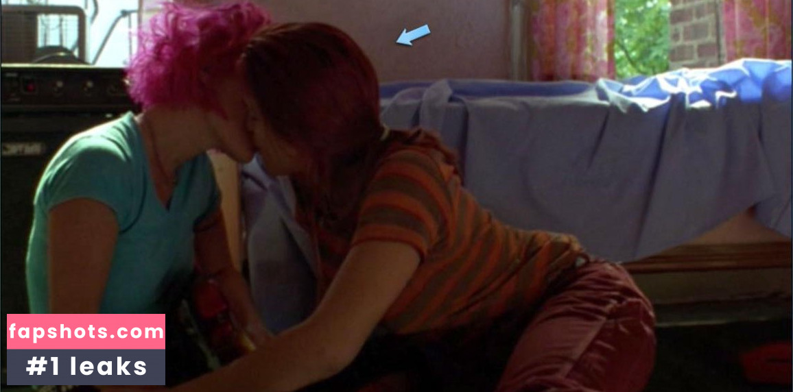 Alison Folland gallery photo #12