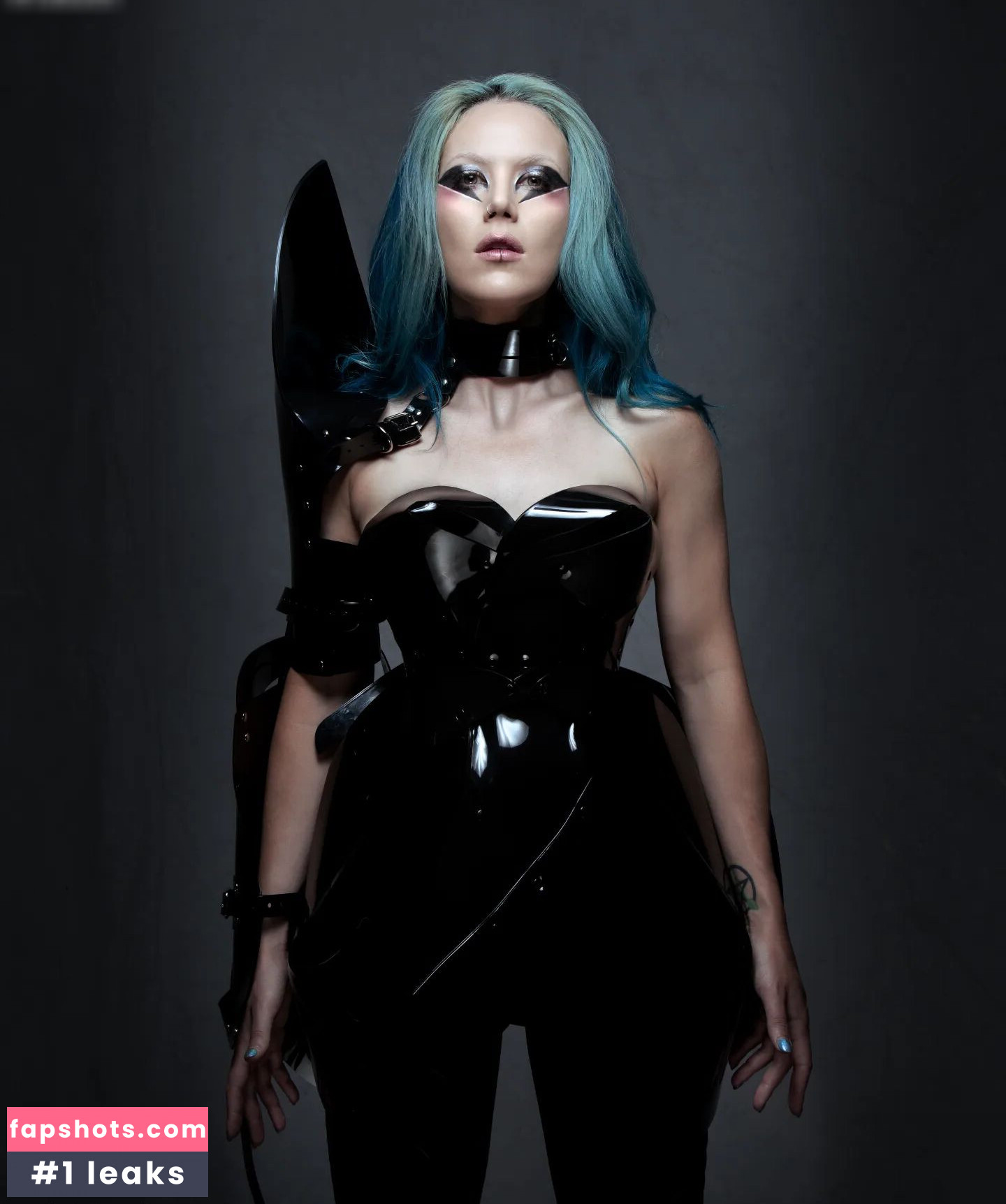 Alissa White-Gluz nude babe gallery