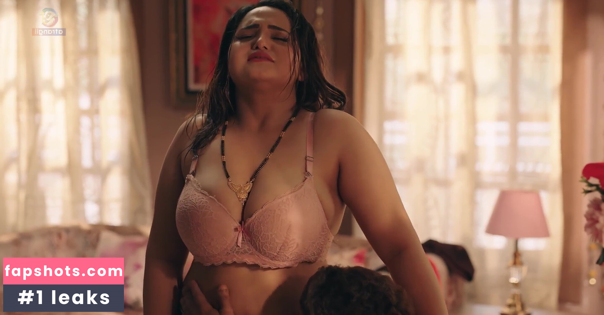 Aliya Naaz nude babe gallery