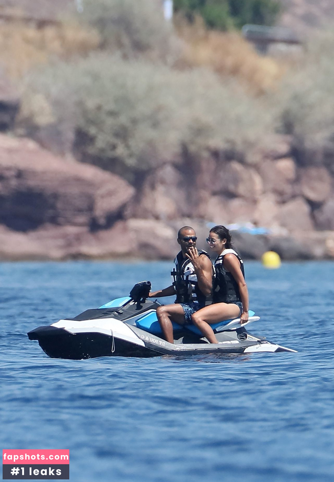 Alize Lim gallery photo #11