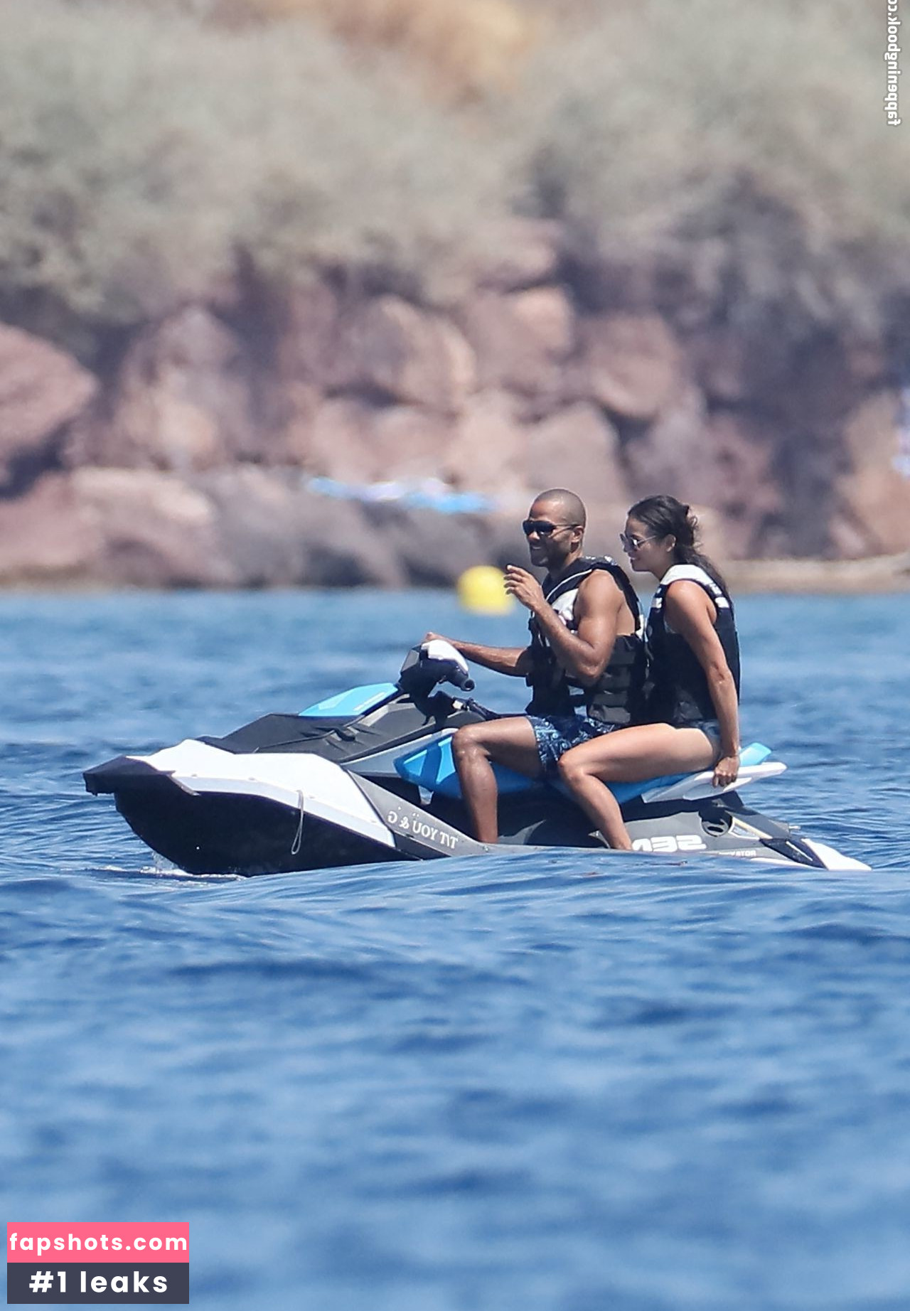 Alize Lim gallery photo #12