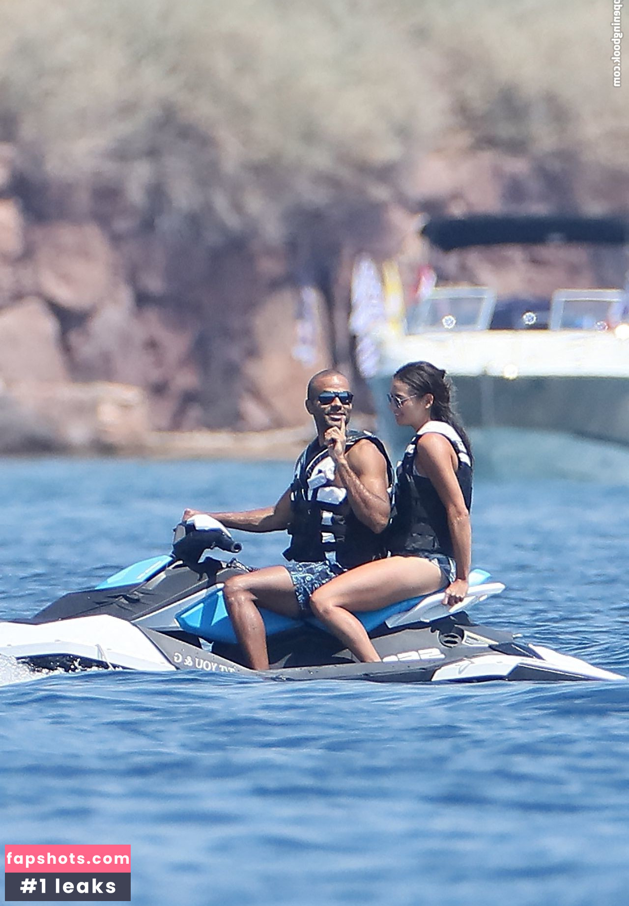 Alize Lim gallery photo #13