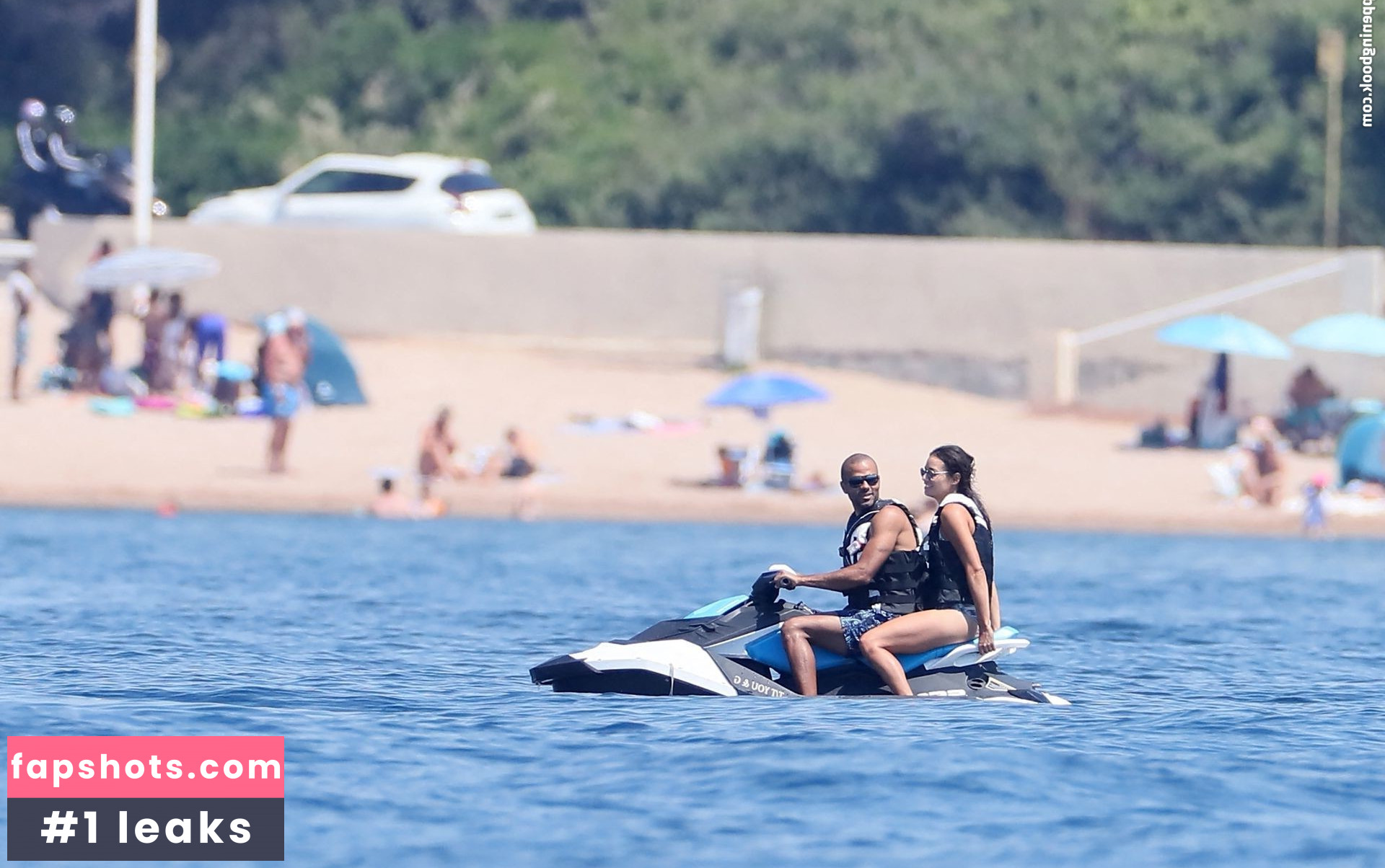 Alize Lim gallery photo #15