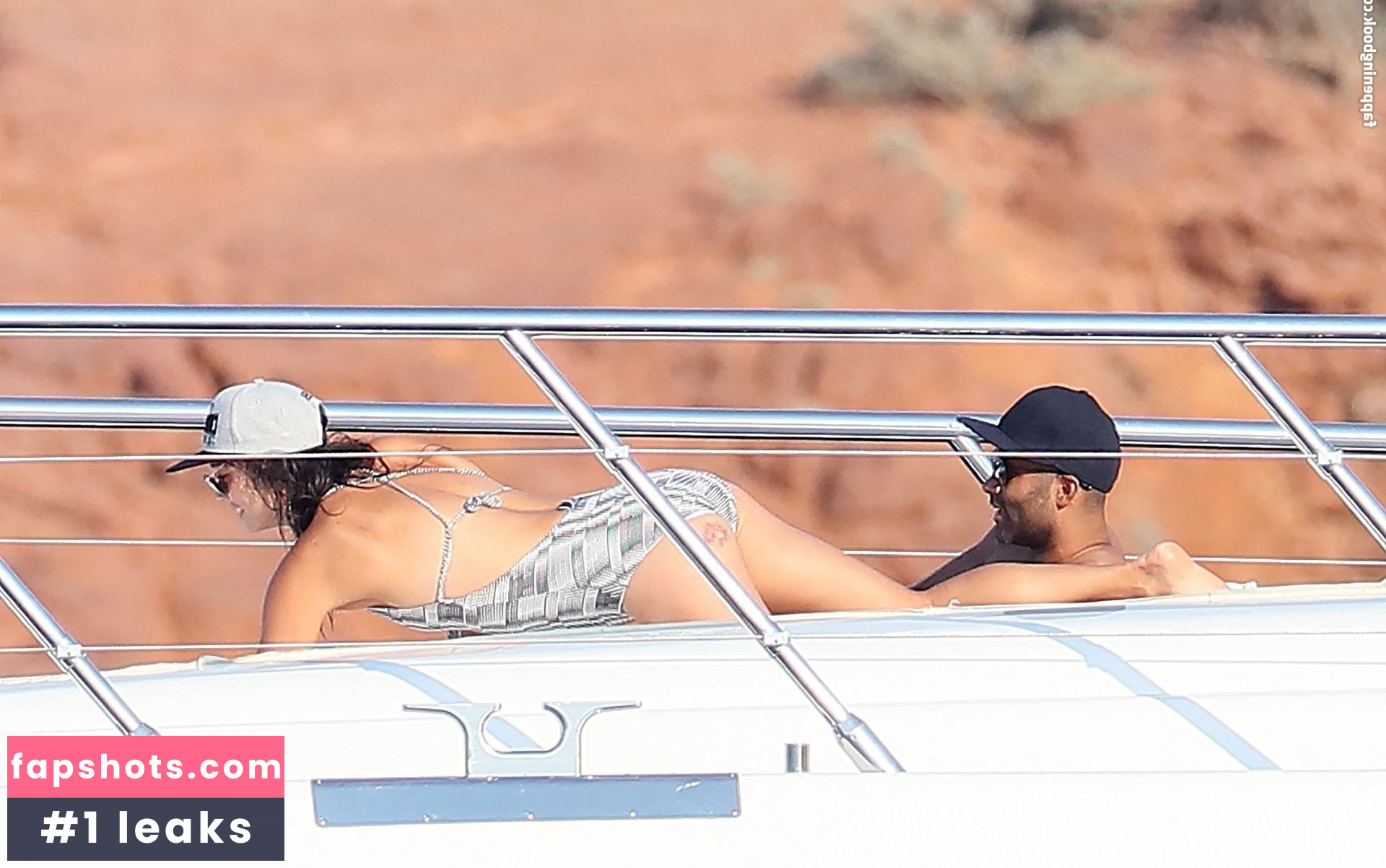 Alize Lim gallery photo #20