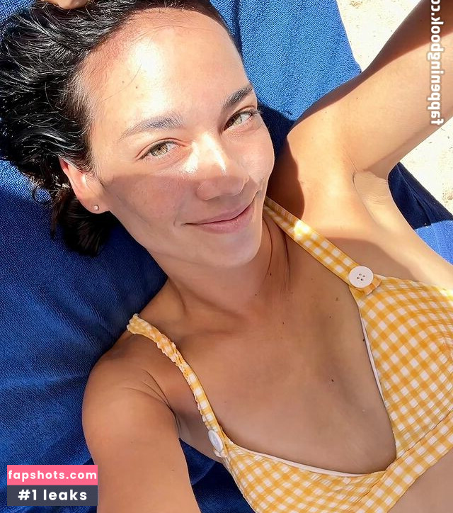 Alize Lim gallery photo #3