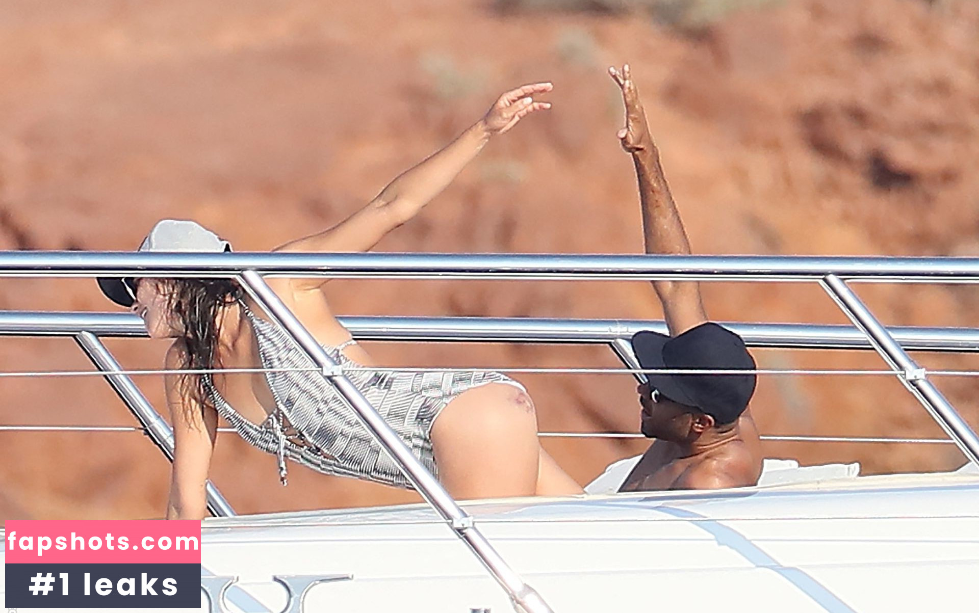 Alize Lim gallery photo #21