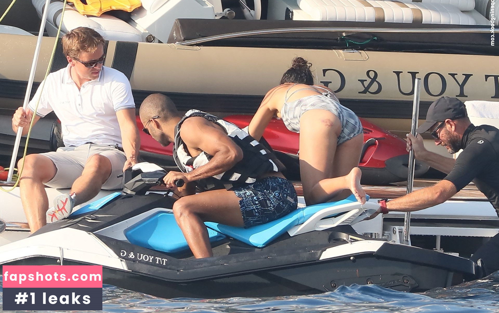 Alize Lim gallery photo #22