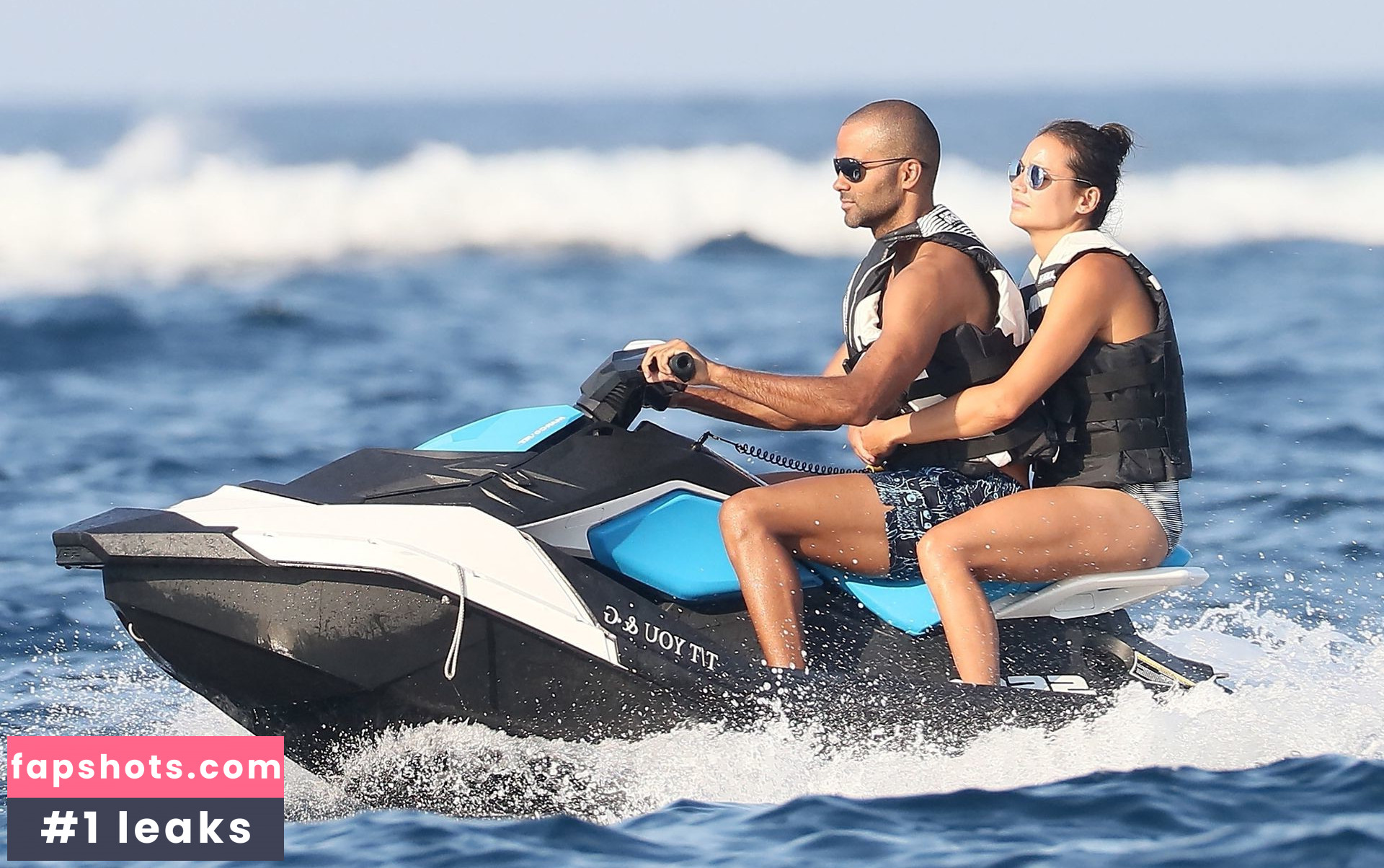 Alize Lim gallery photo #25