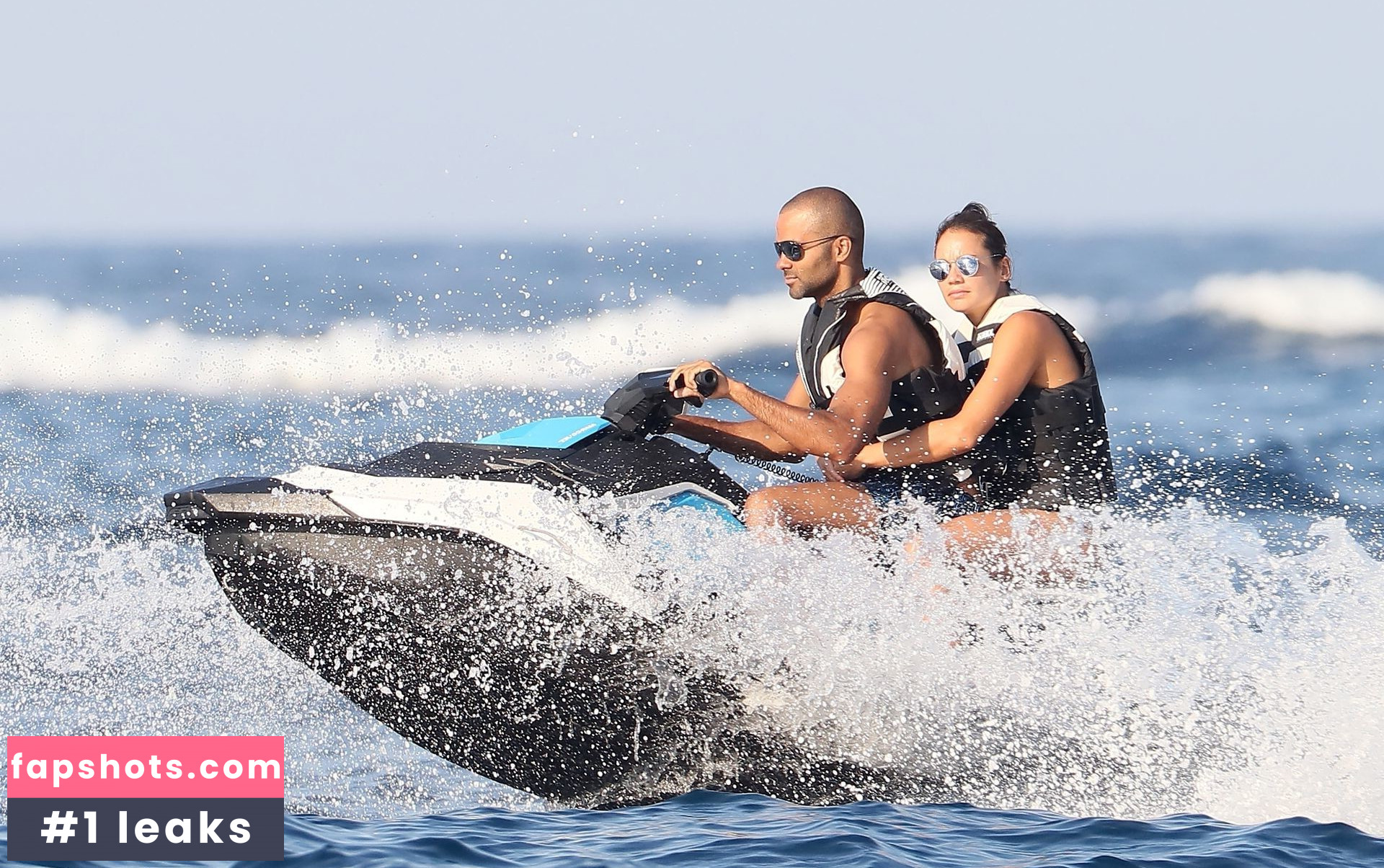 Alize Lim gallery photo #26