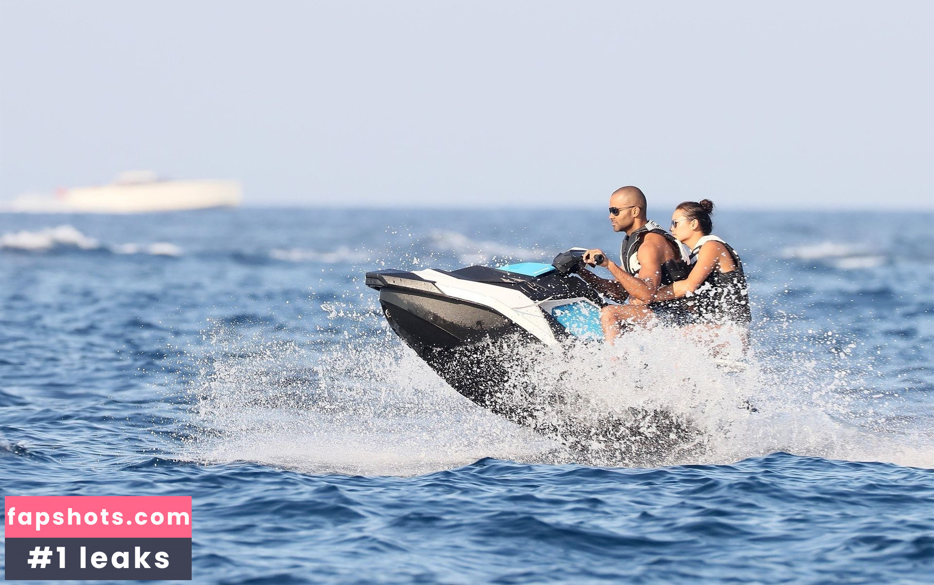 Alize Lim gallery photo #27