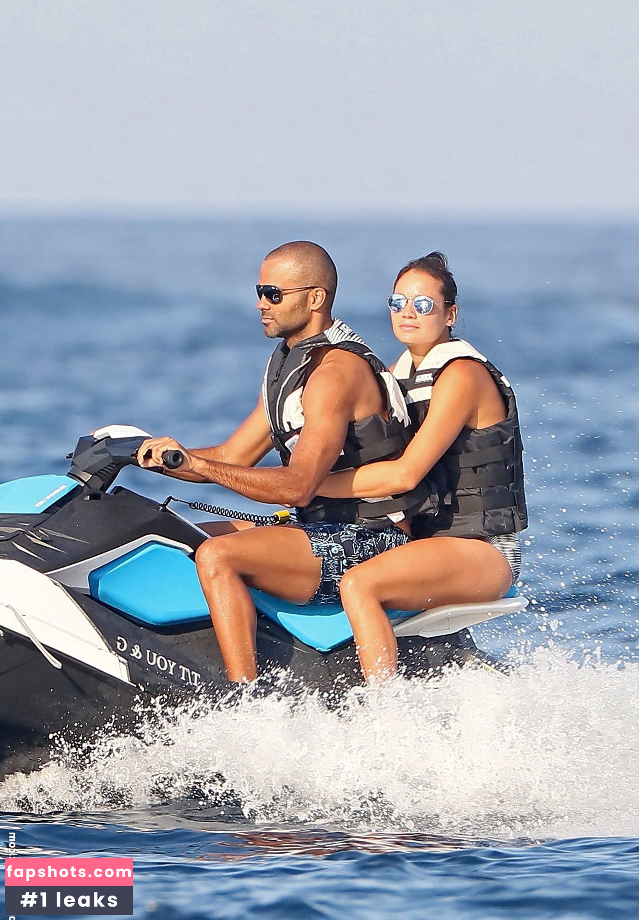 Alize Lim gallery photo #30