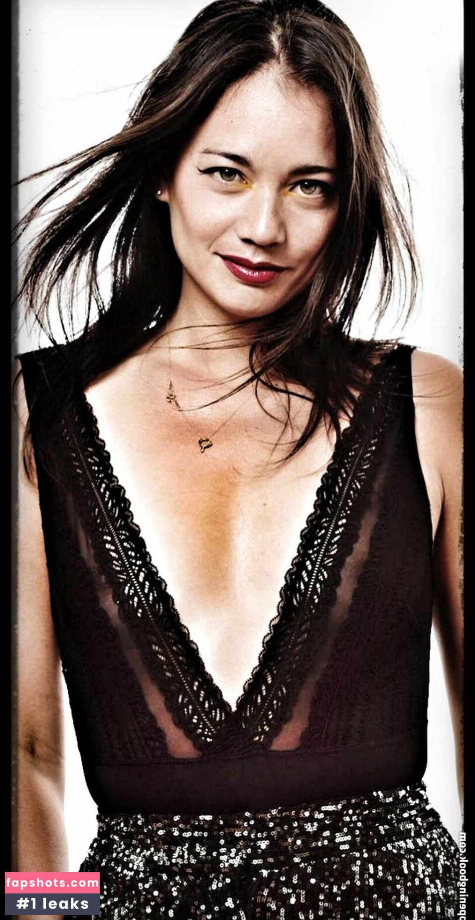 Alize Lim gallery photo #4