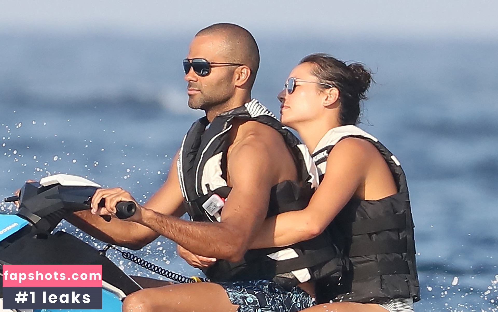 Alize Lim gallery photo #32