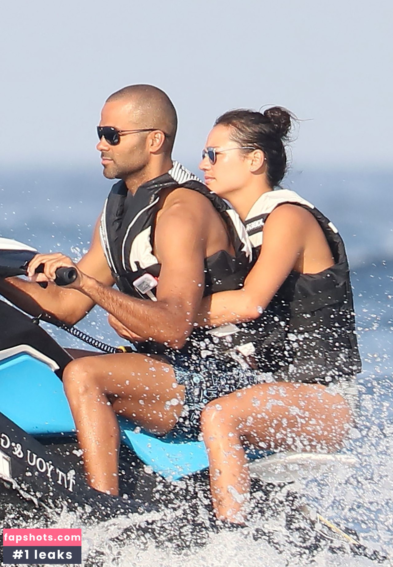 Alize Lim gallery photo #33