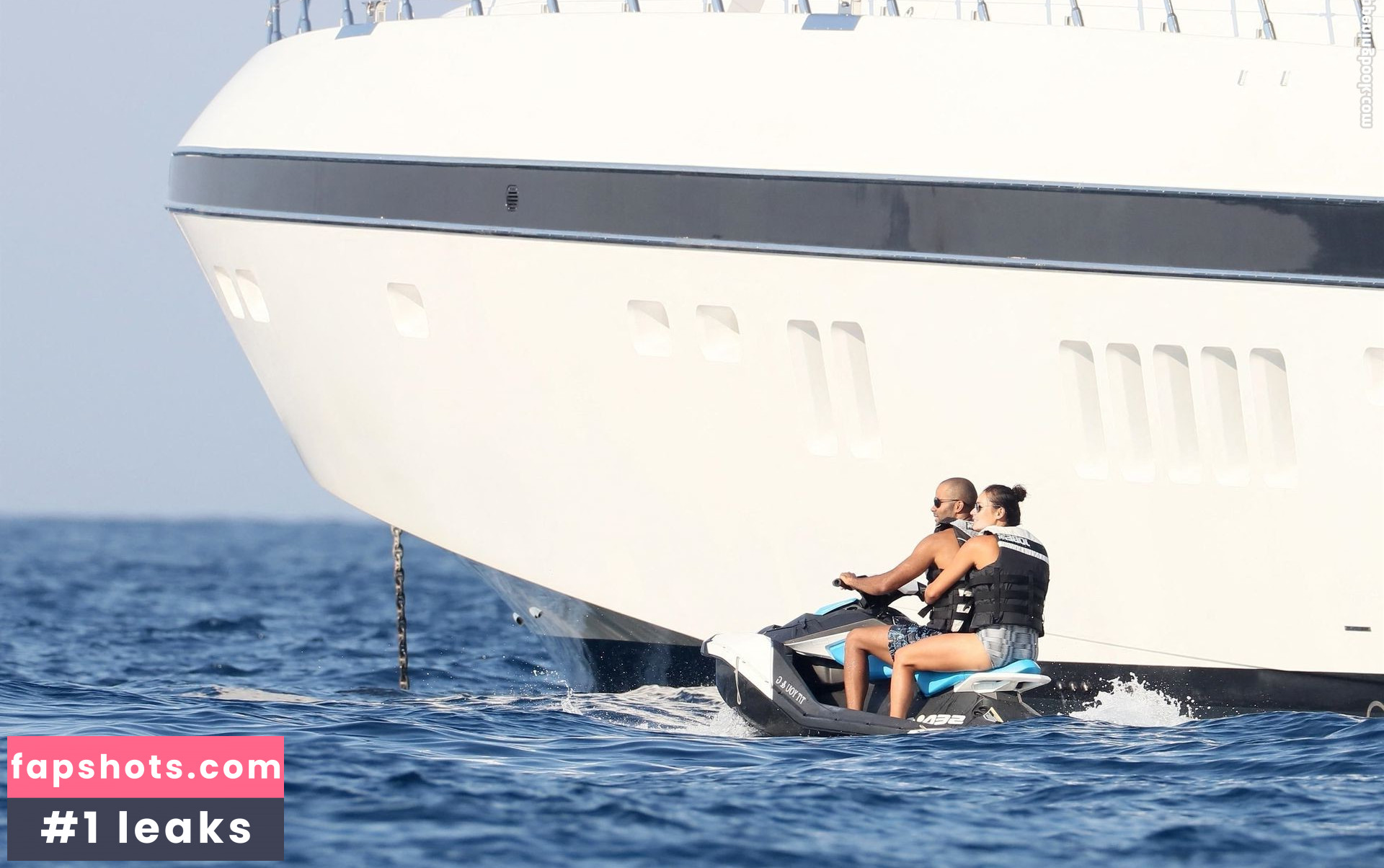 Alize Lim gallery photo #34