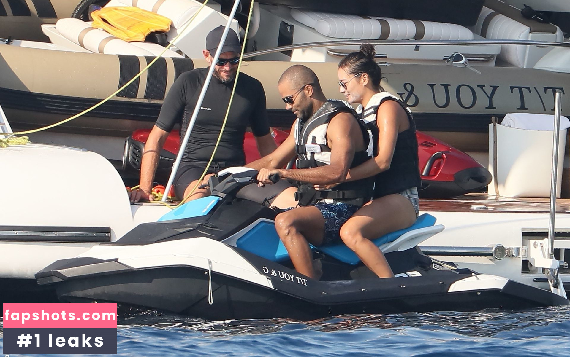 Alize Lim gallery photo #36