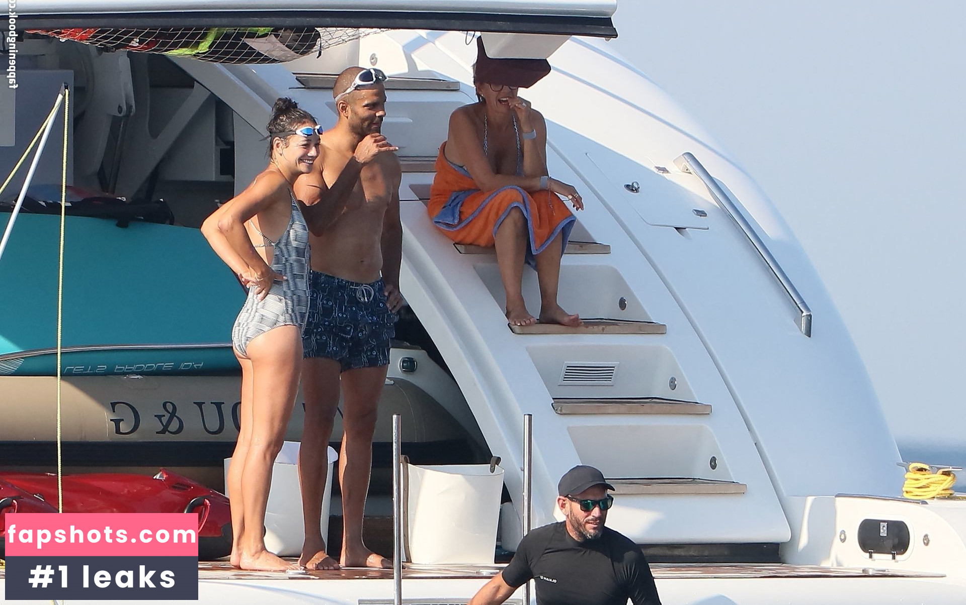 Alize Lim gallery photo #40