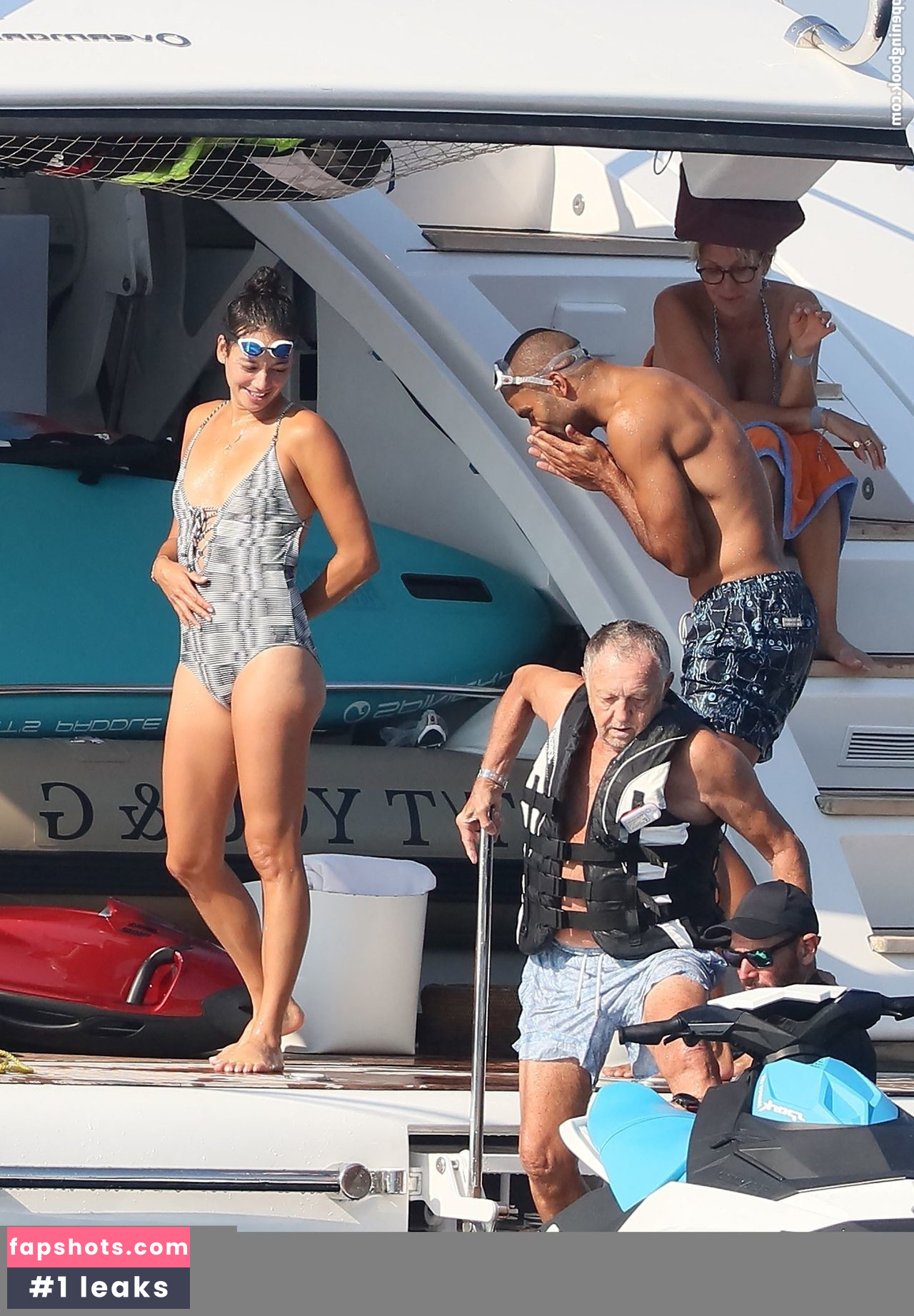 Alize Lim gallery photo #46