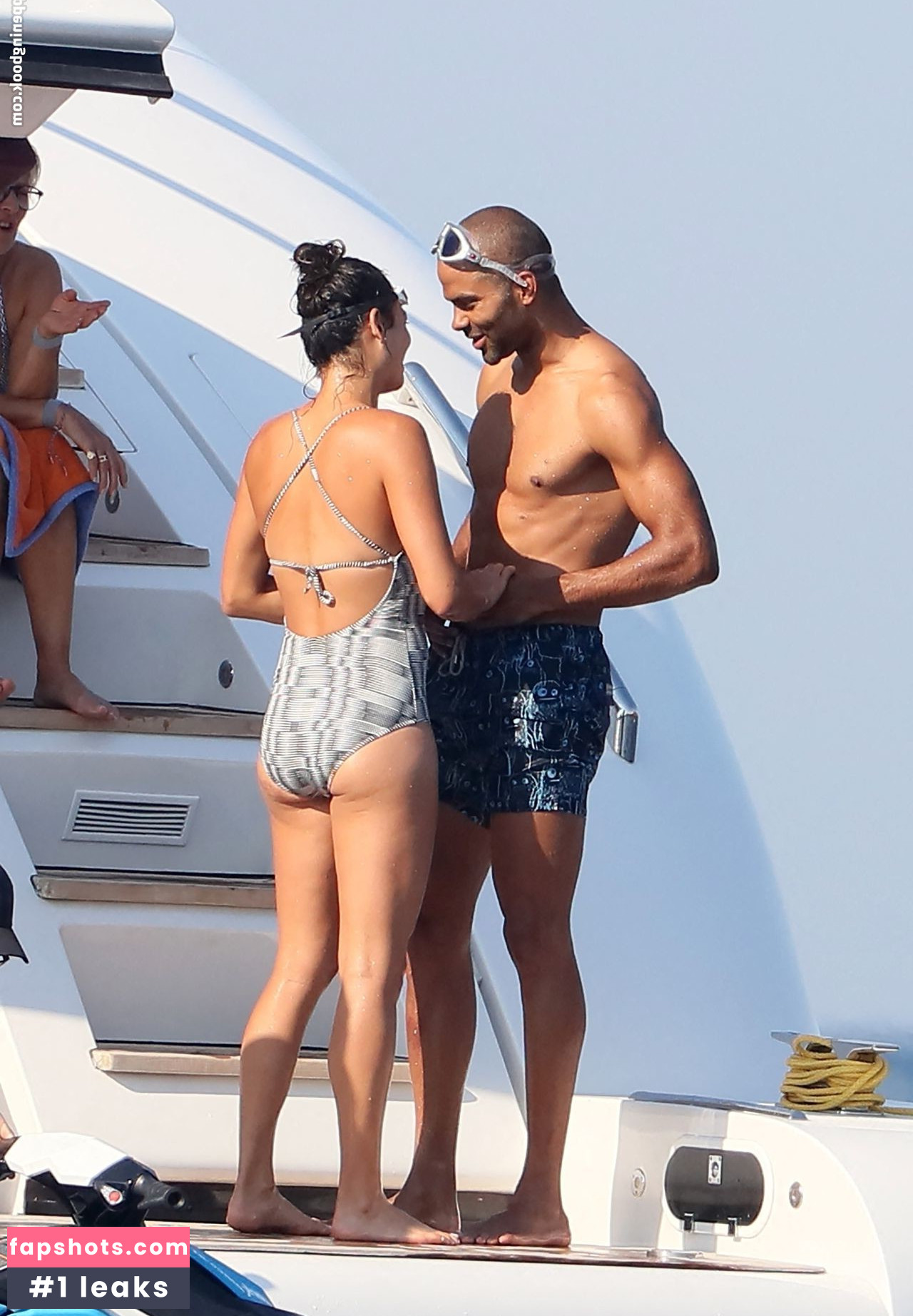 Alize Lim gallery photo #49