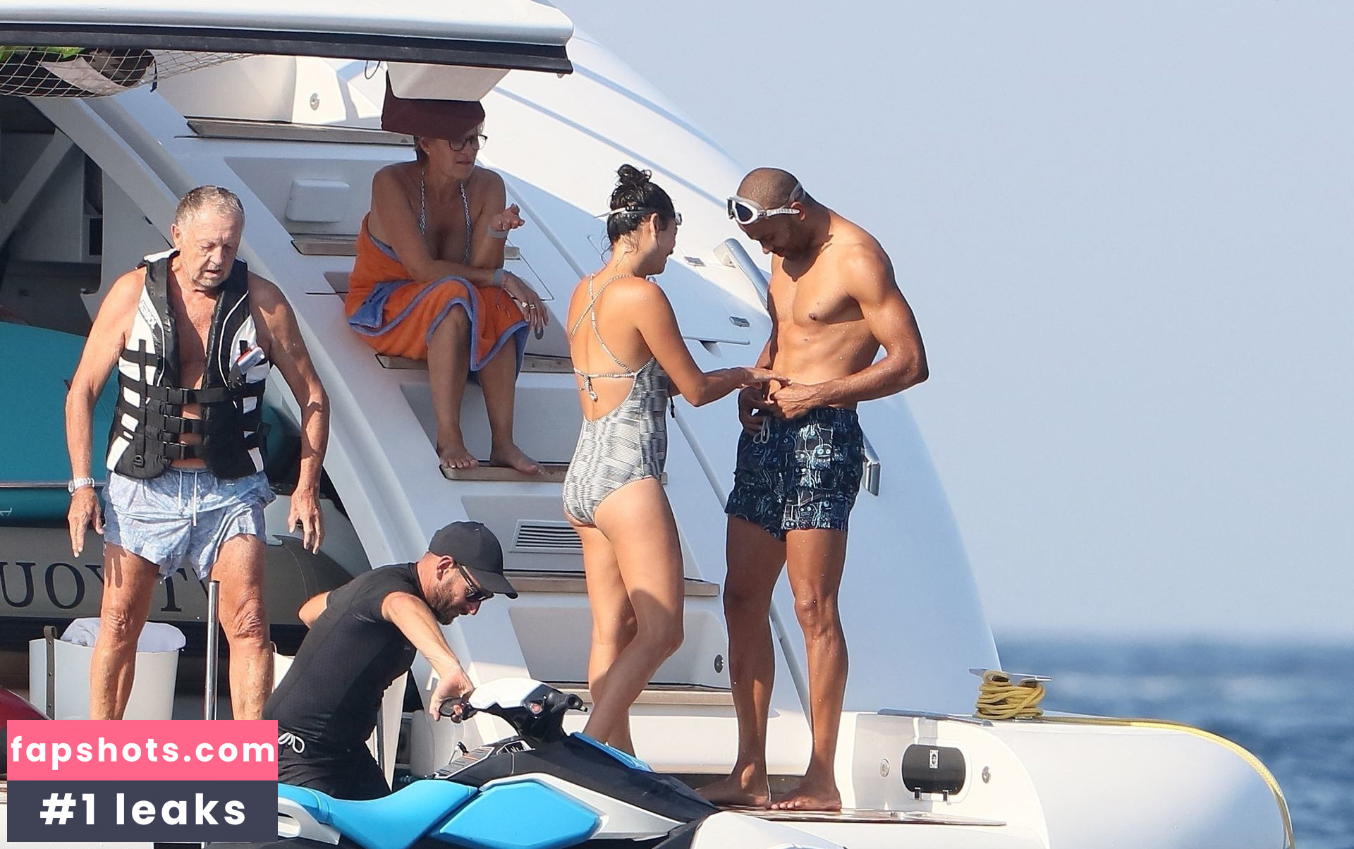 Alize Lim gallery photo #52