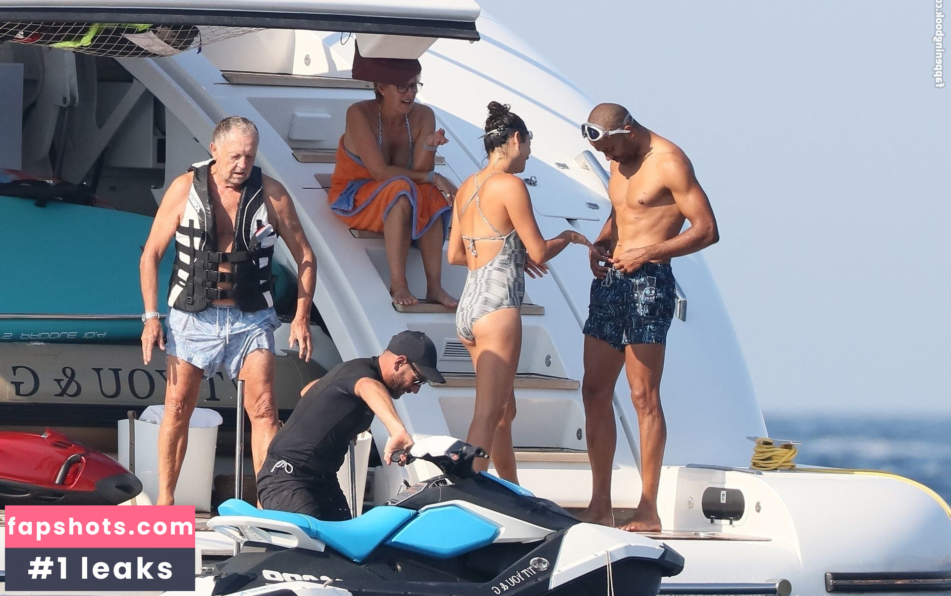 Alize Lim gallery photo #53