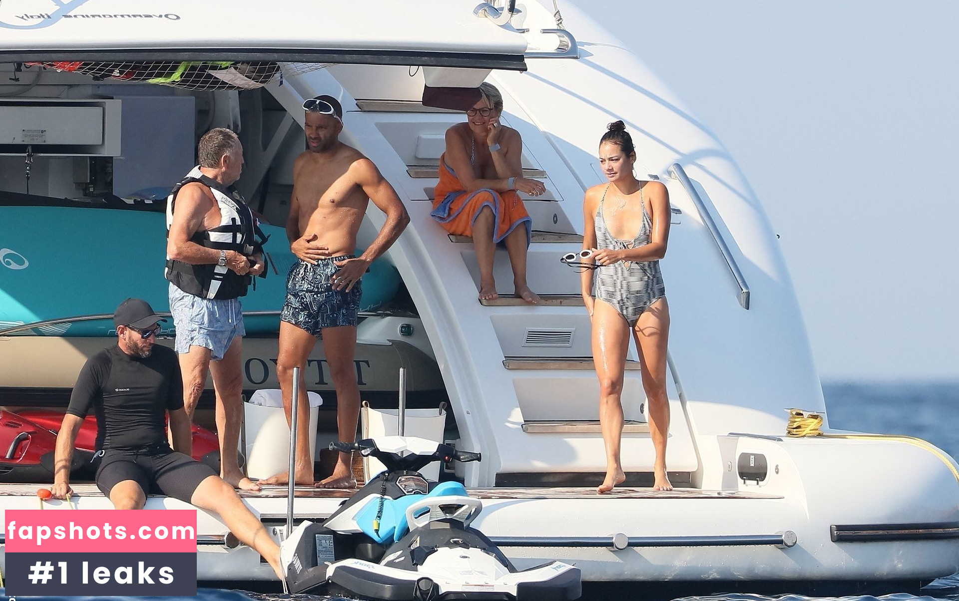 Alize Lim gallery photo #58