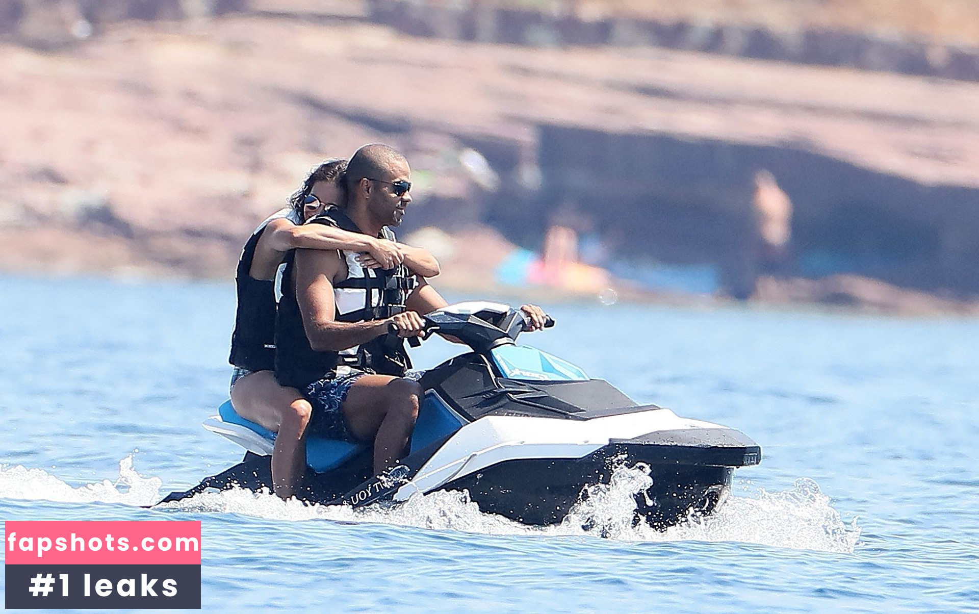 Alize Lim gallery photo #7