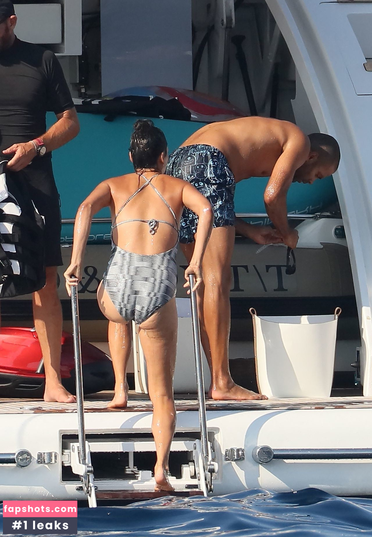 Alize Lim gallery photo #62