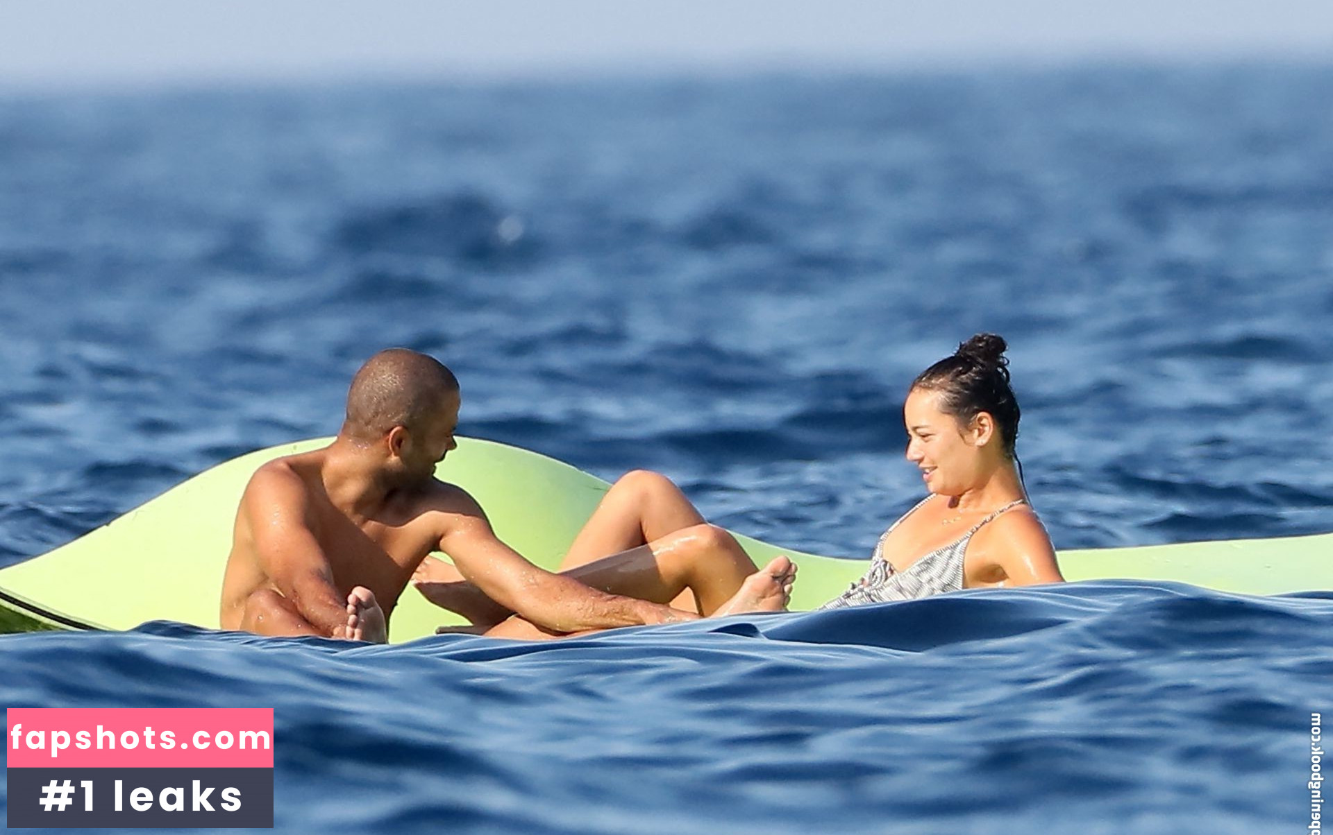 Alize Lim gallery photo #67