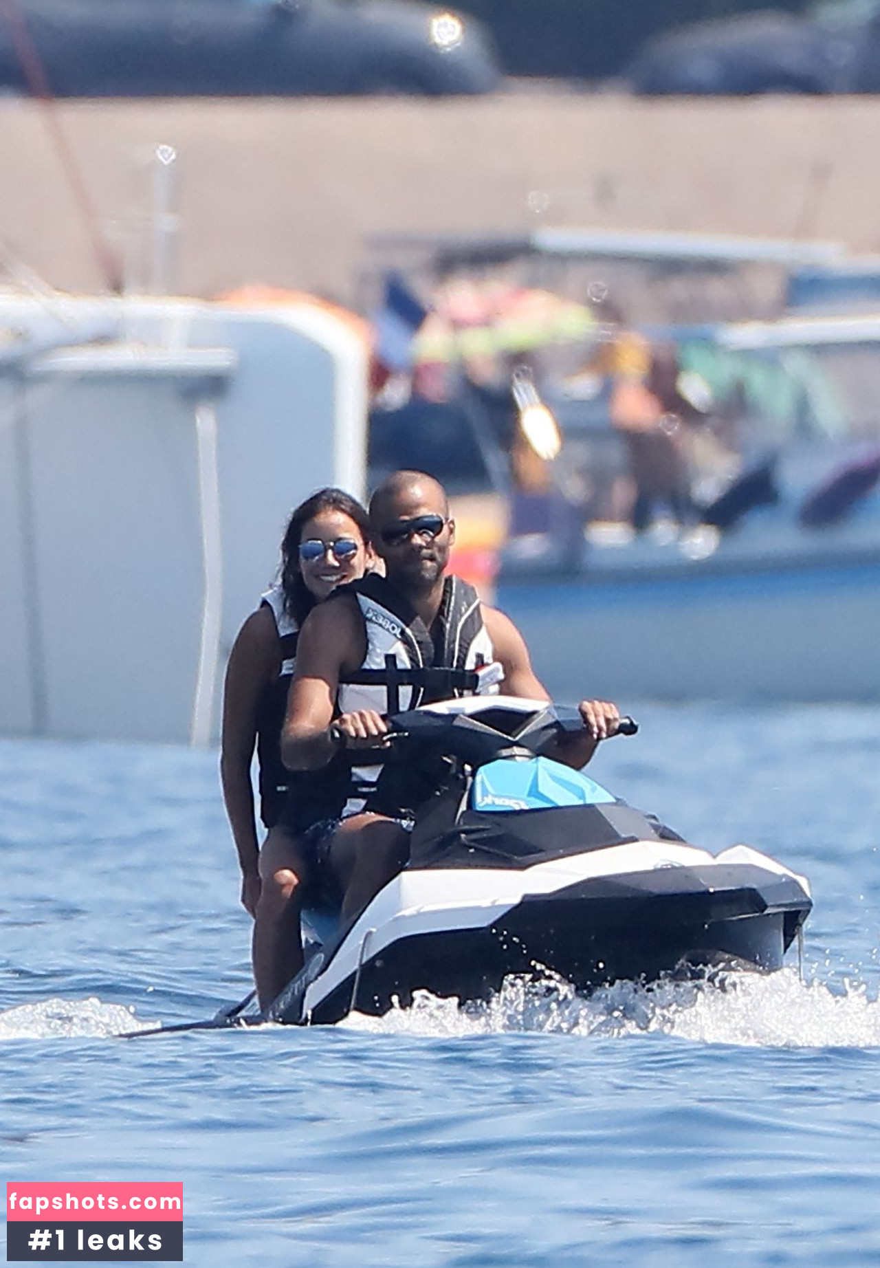 Alize Lim gallery photo #8