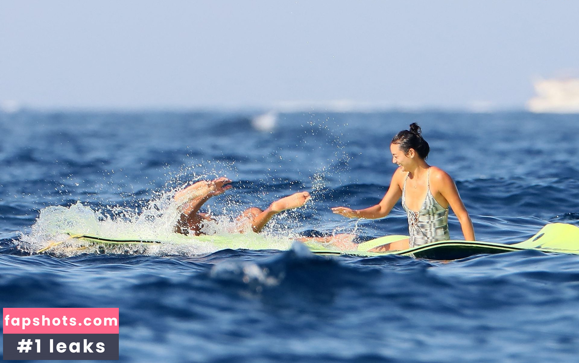 Alize Lim gallery photo #74