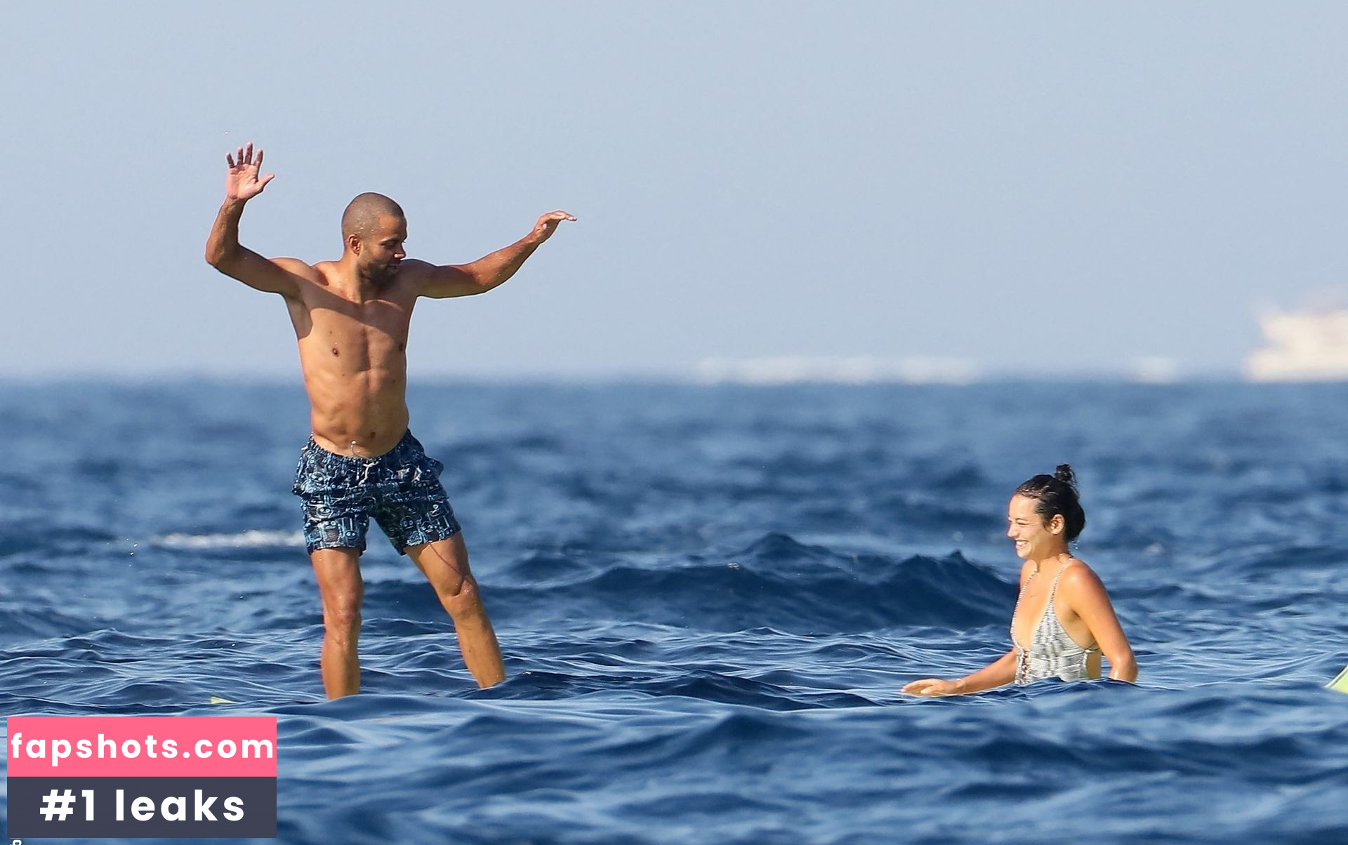 Alize Lim gallery photo #77