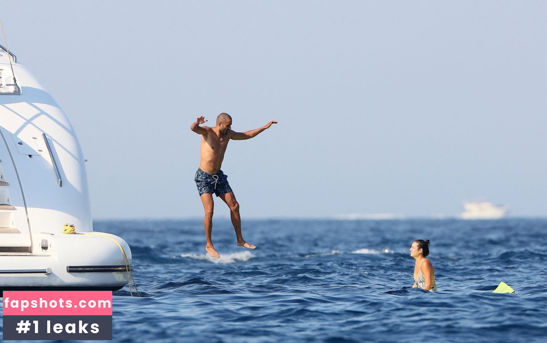 Alize Lim gallery photo #78