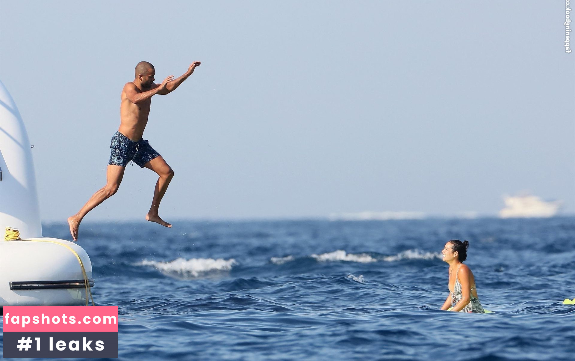 Alize Lim gallery photo #79