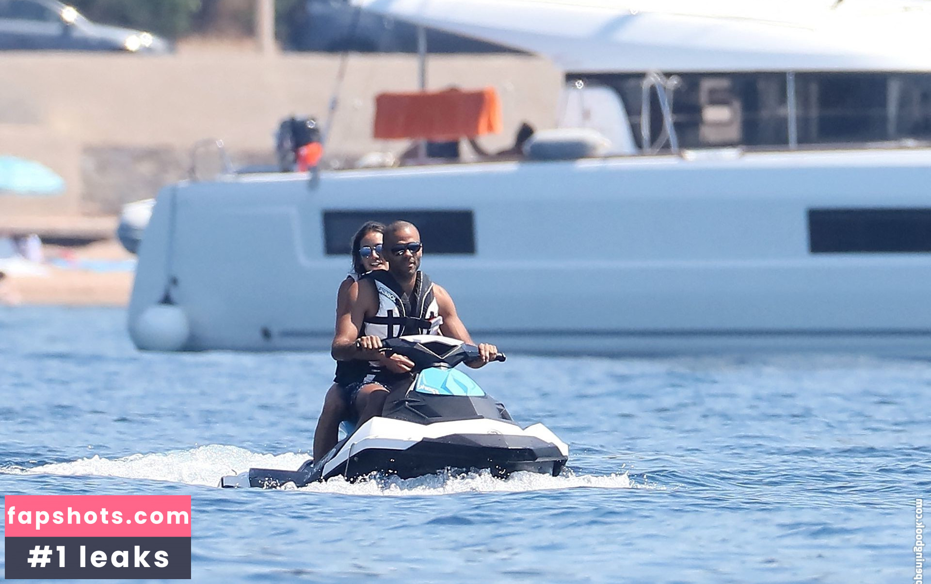 Alize Lim gallery photo #9