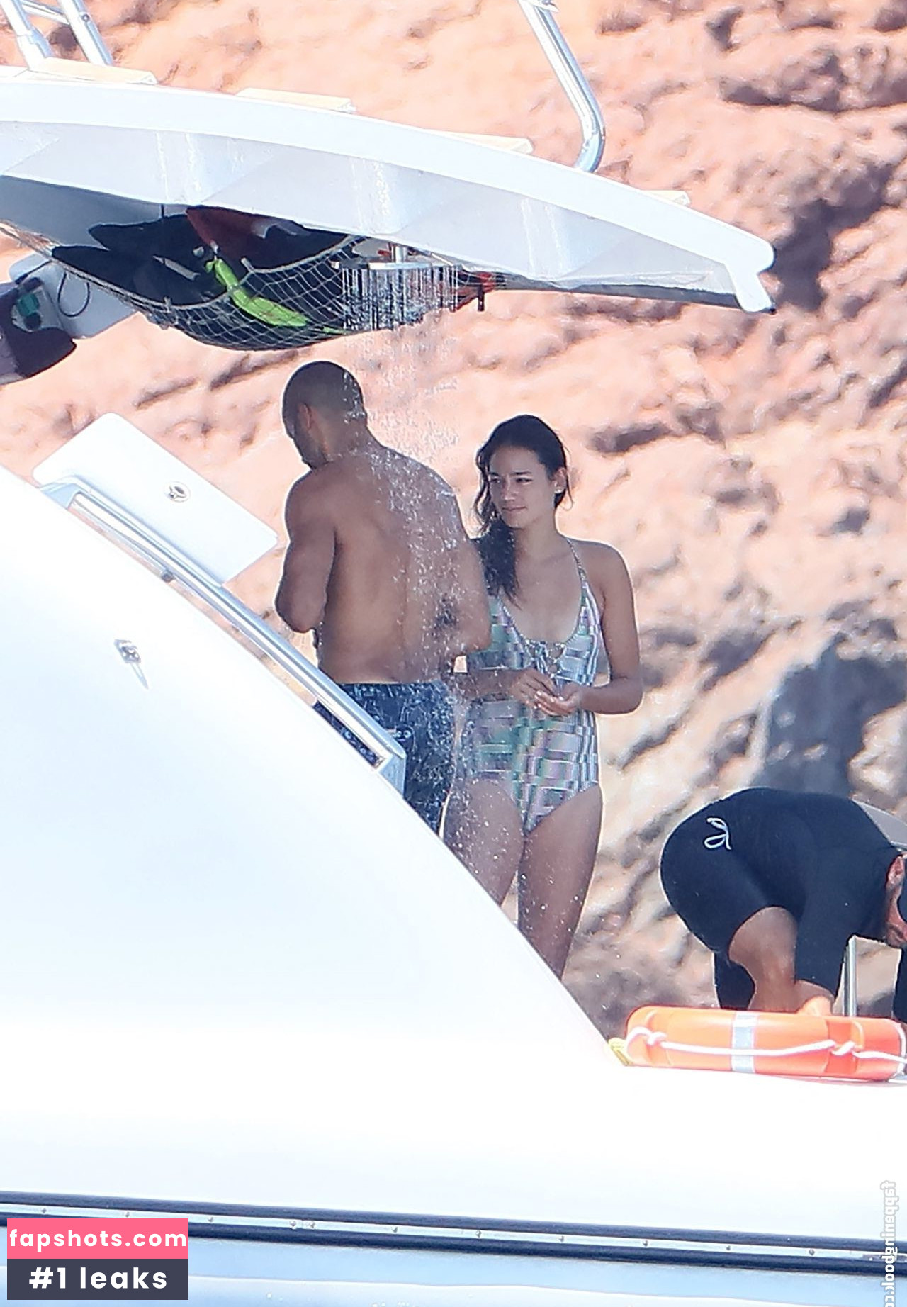 Alize Lim gallery photo #82