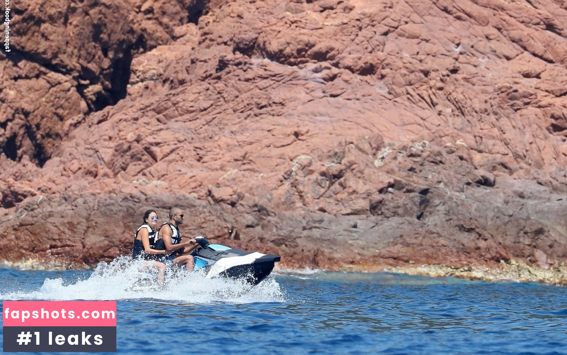 Alize Lim gallery photo #87