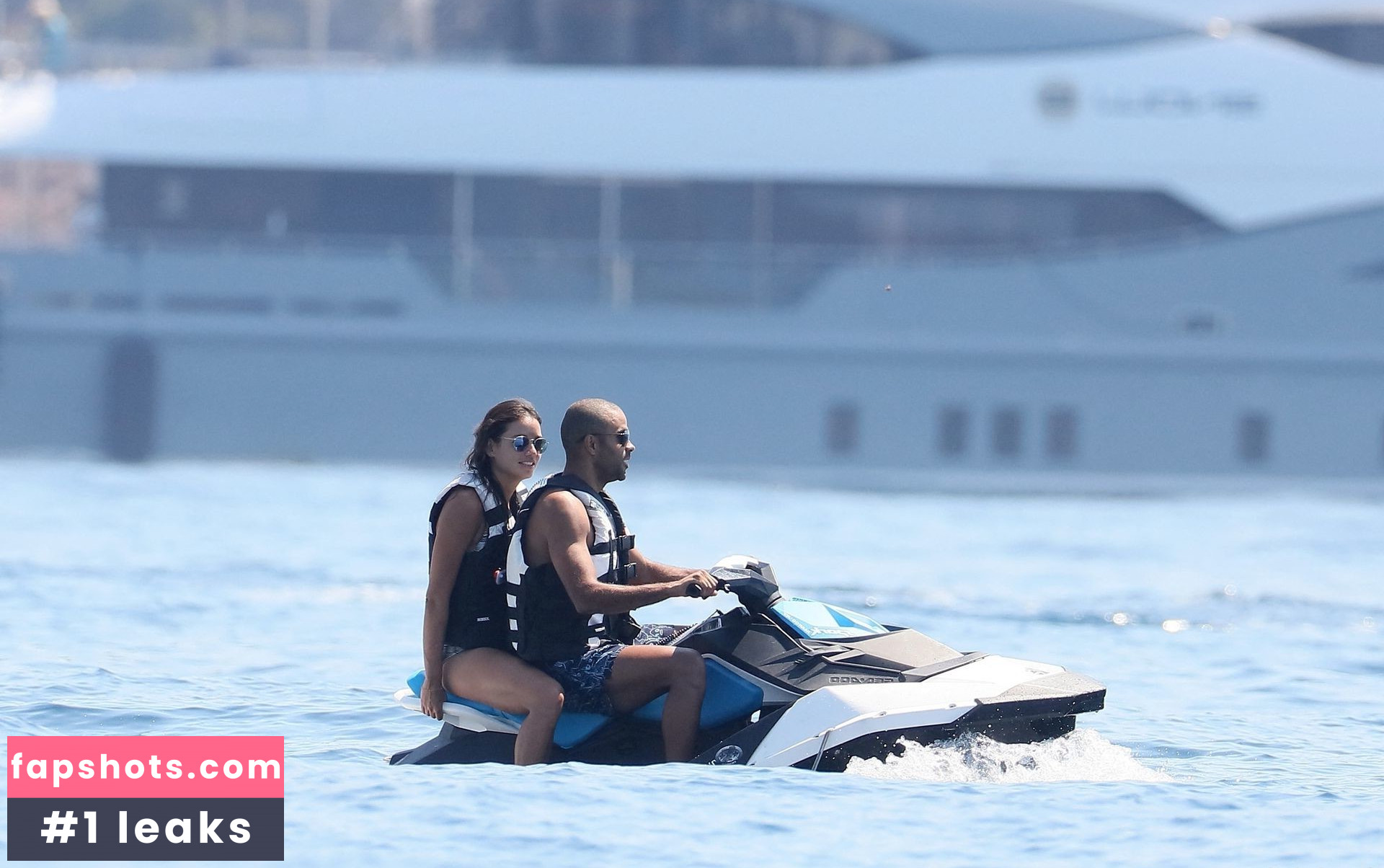 Alize Lim gallery photo #88