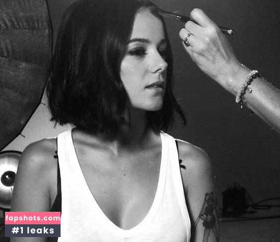 Alizée Lyonnet nude babe gallery