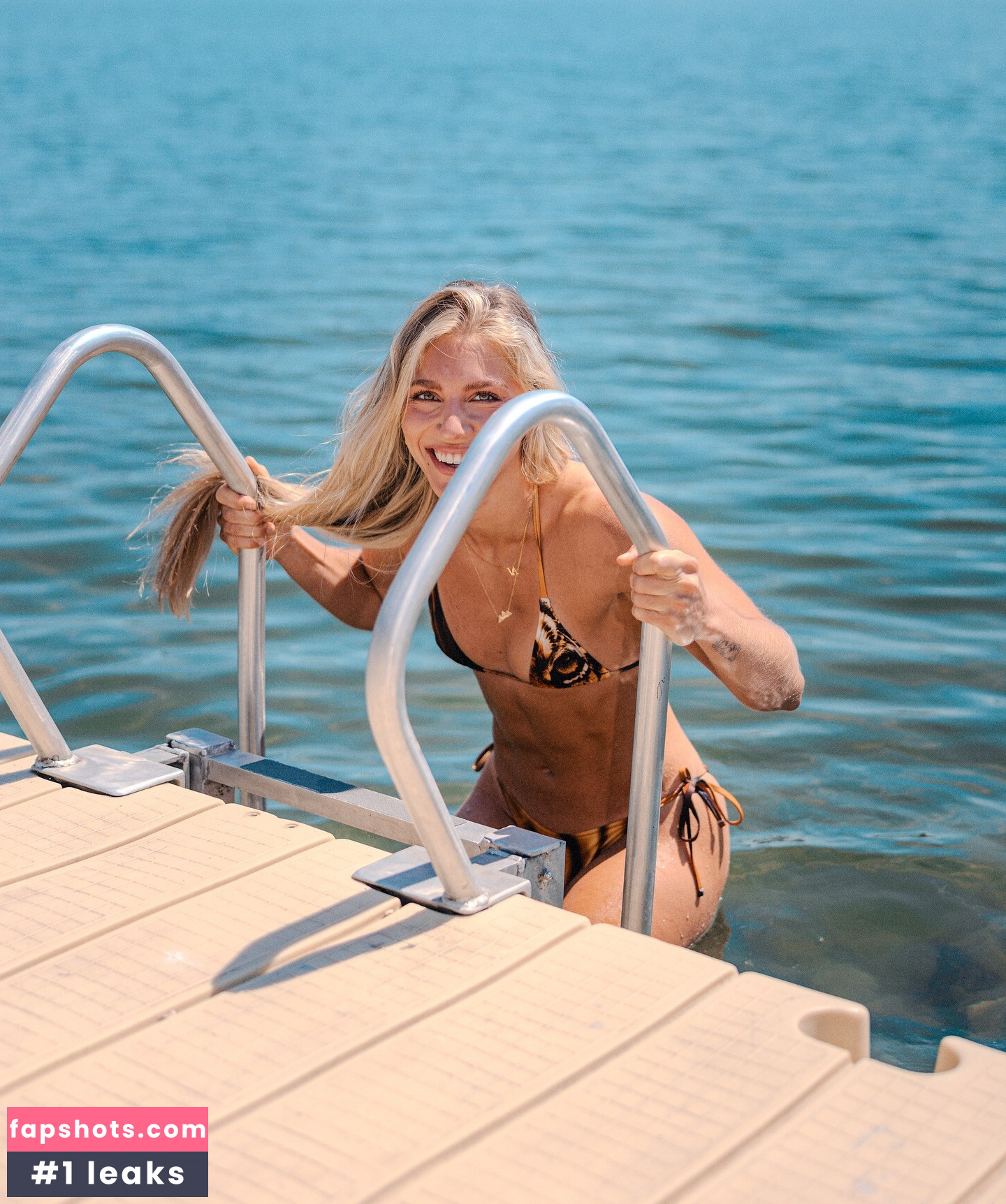 Alli Jo gallery photo #10