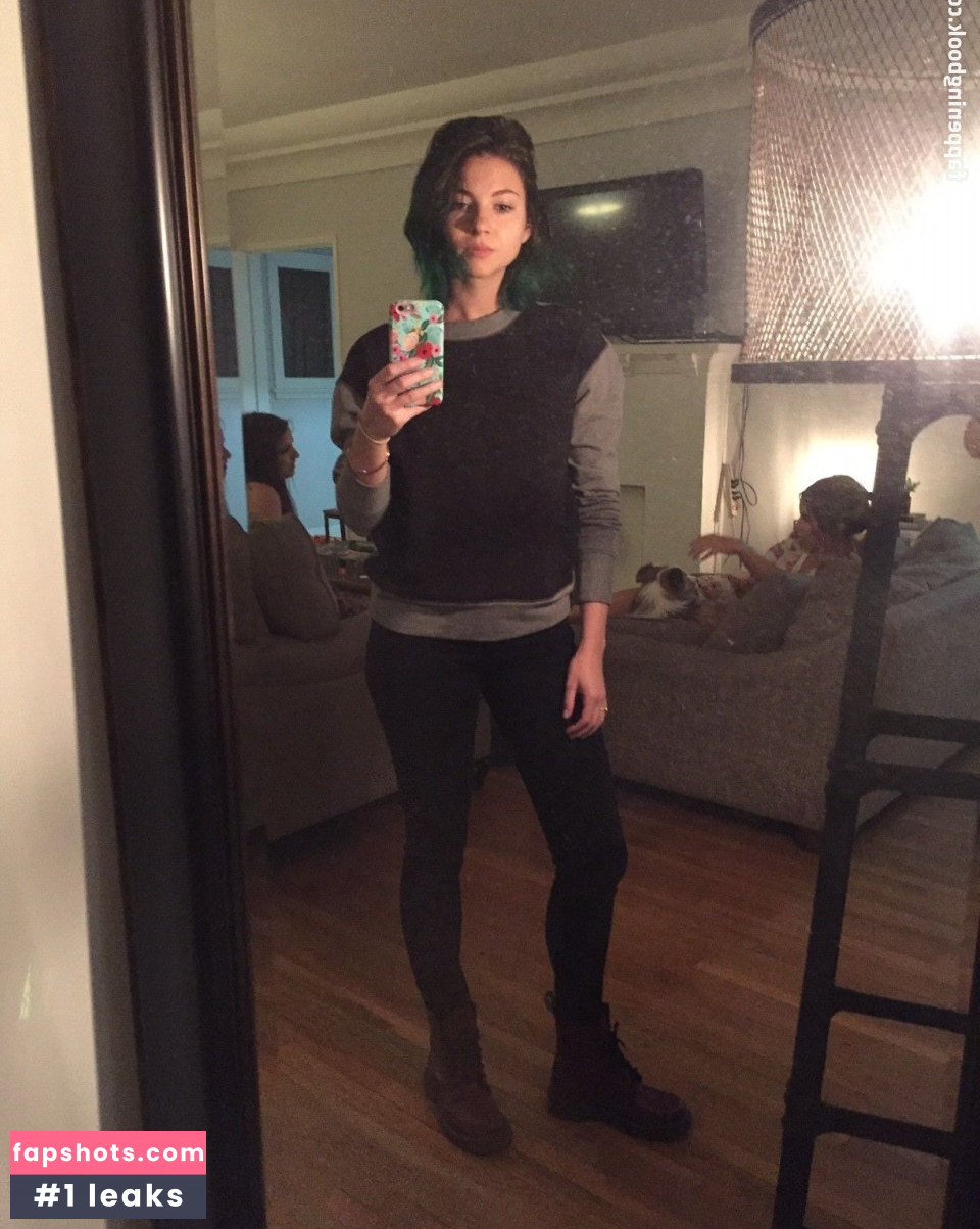 Allie Gonino nude babe gallery