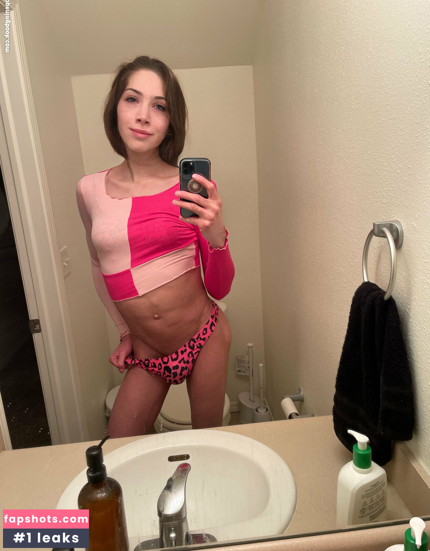 Allie Lilac gallery photo #7