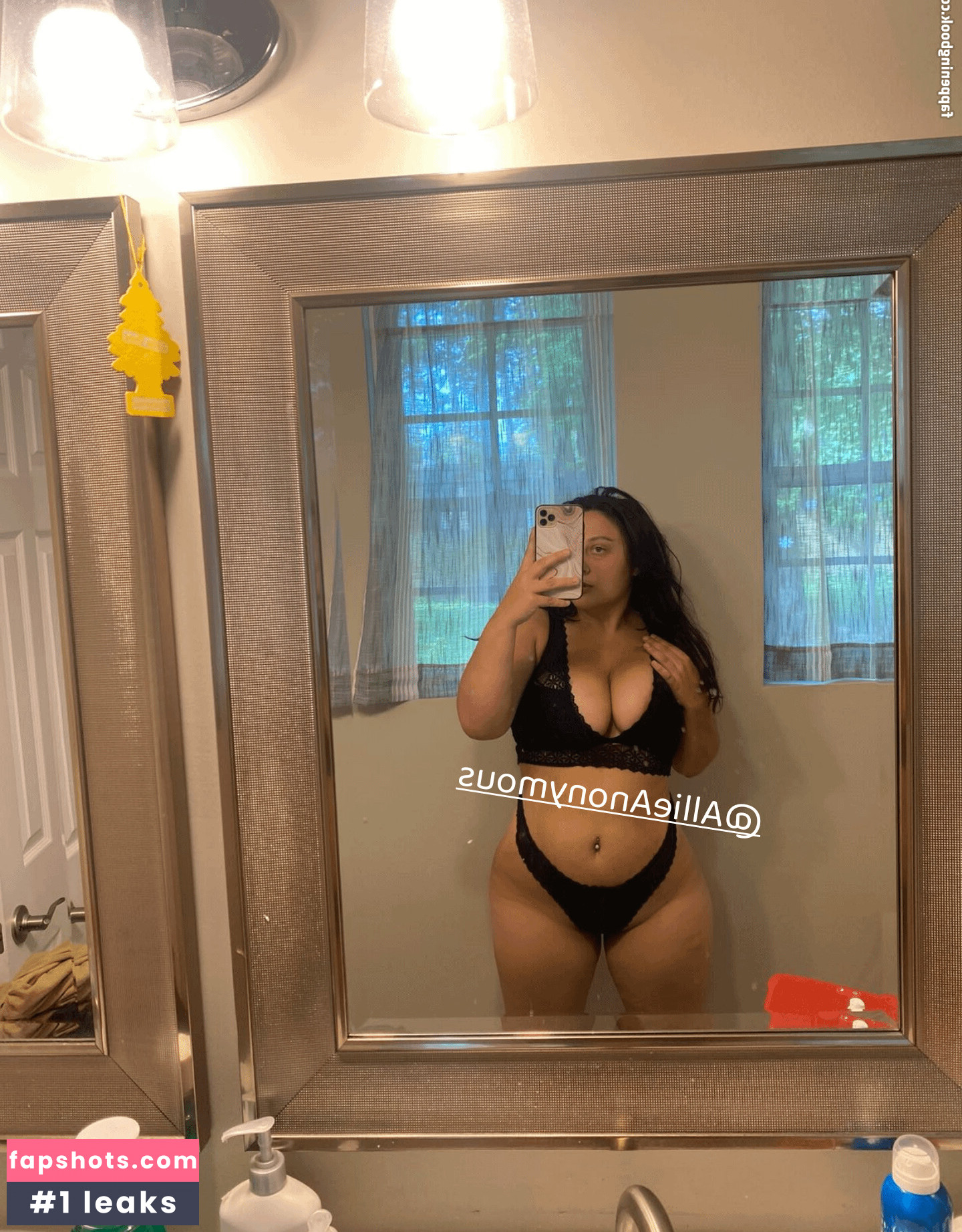 Allieanonymous gallery photo #3